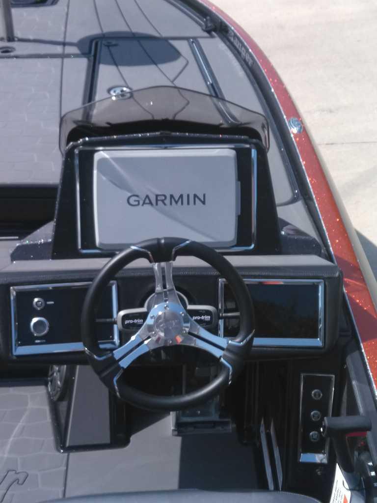 2025 Ranger Z520R Cup-Equipped boat dashboard with Garmin navigation system.
