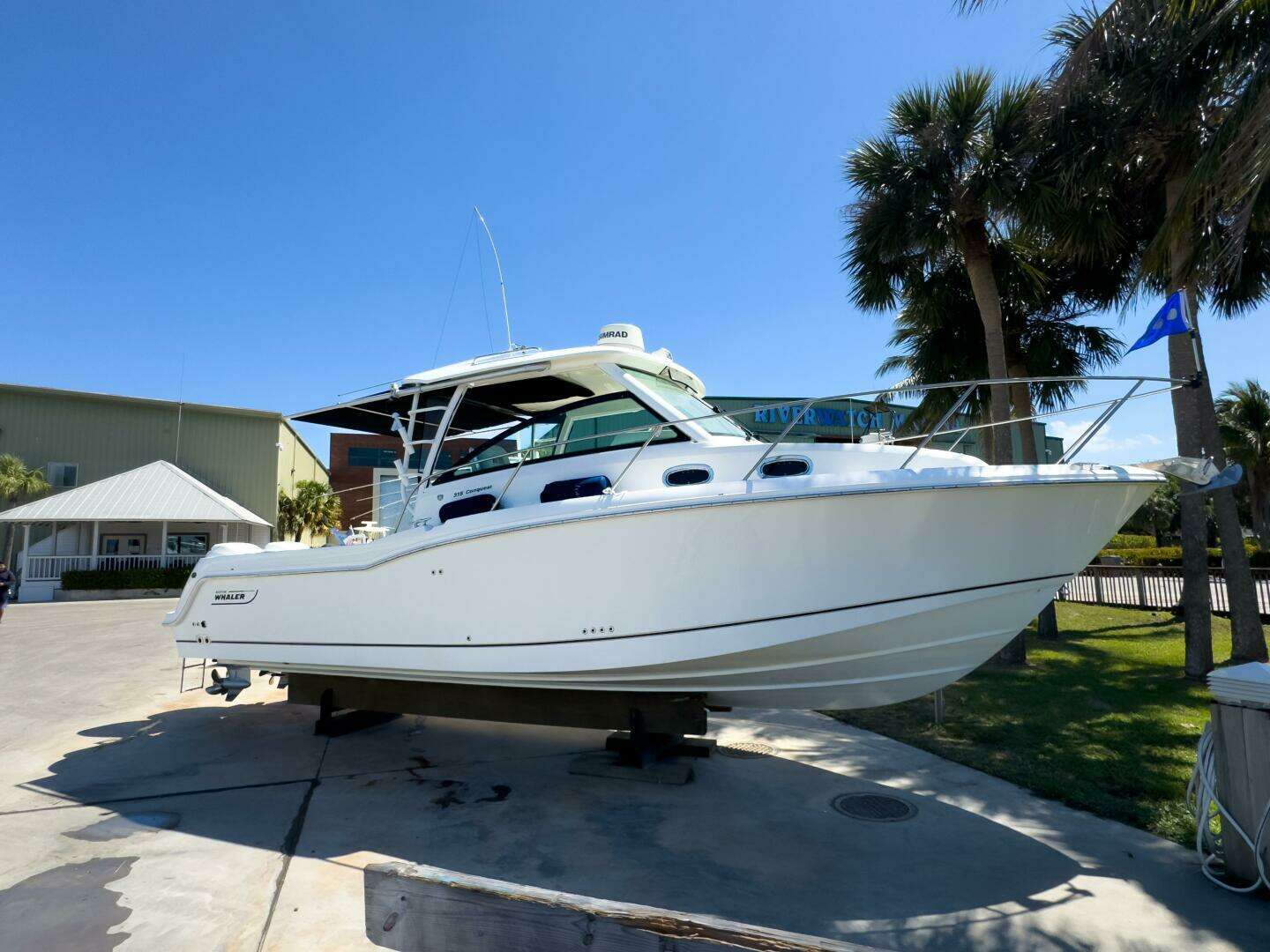 2018 Boston Whaler 315 Conquest - Image 2