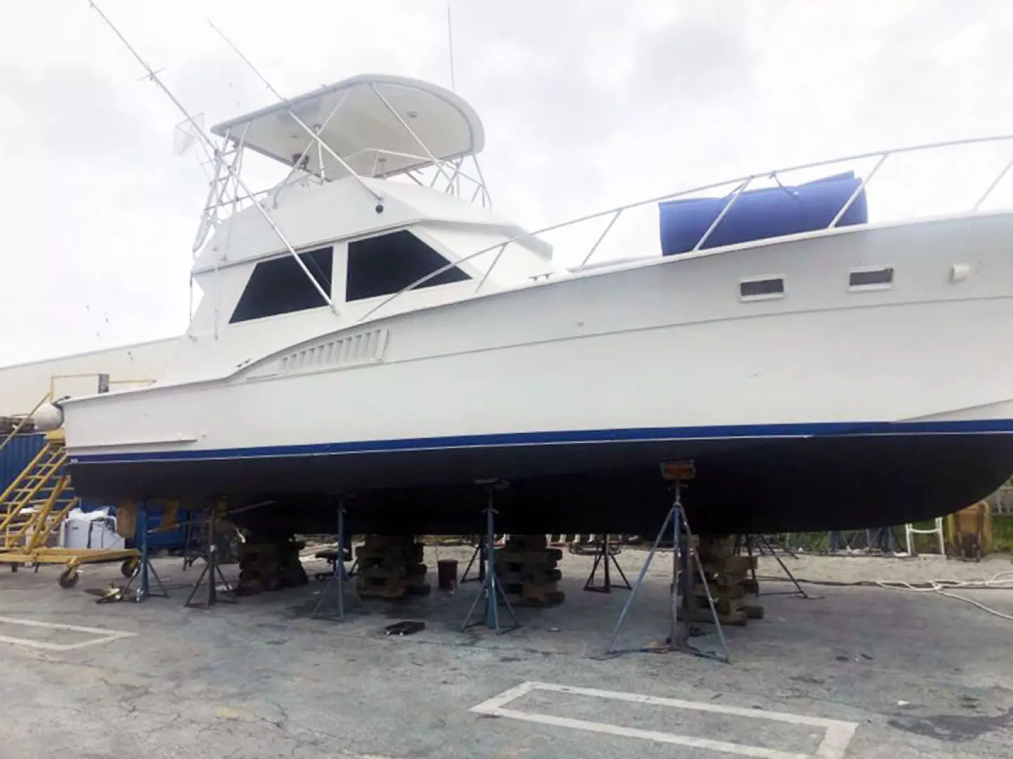 1982 Hatteras Convertible - Image 11