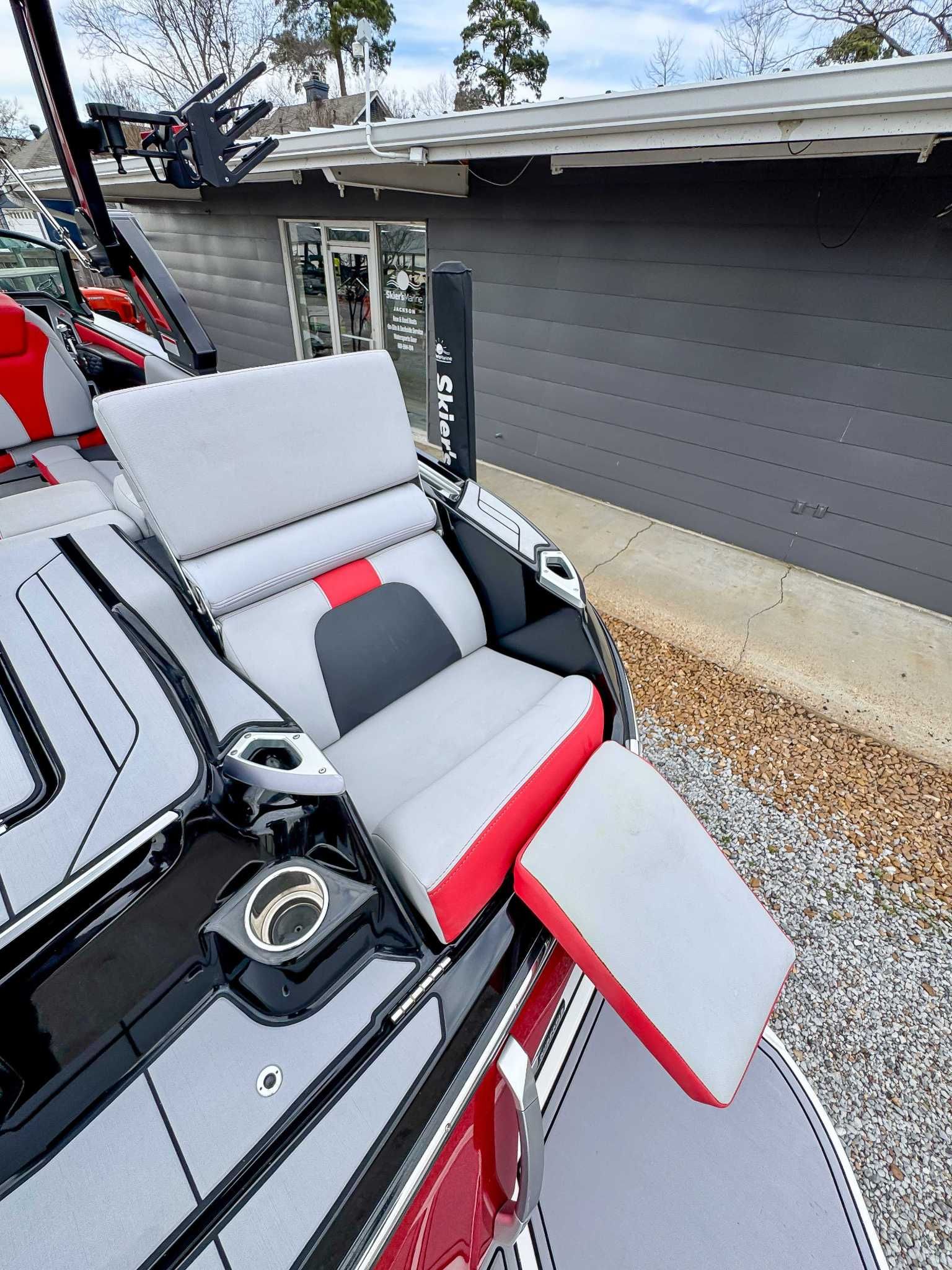 2022 MasterCraft X22 - 11