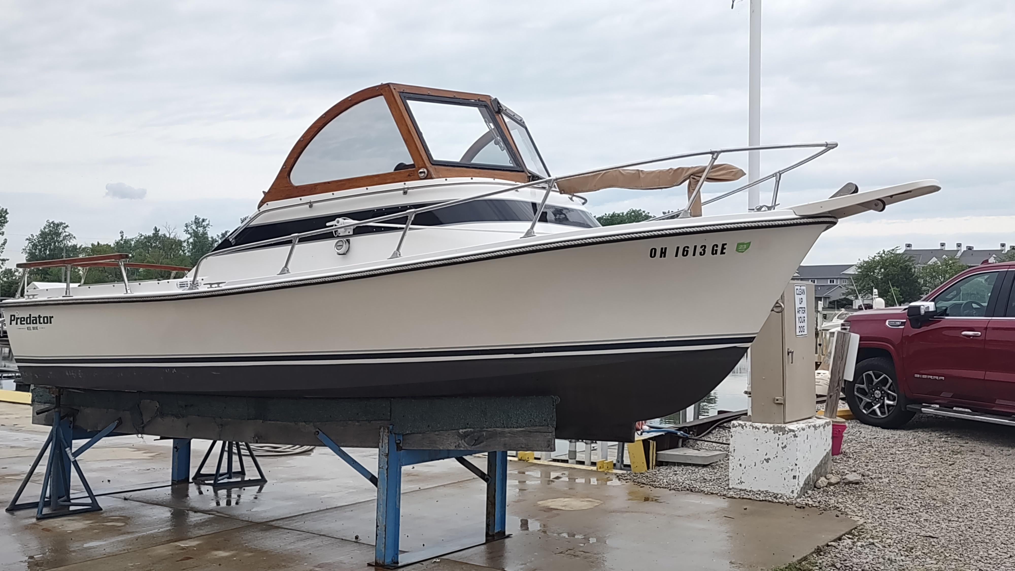 1988 Shamrock 220 Predator