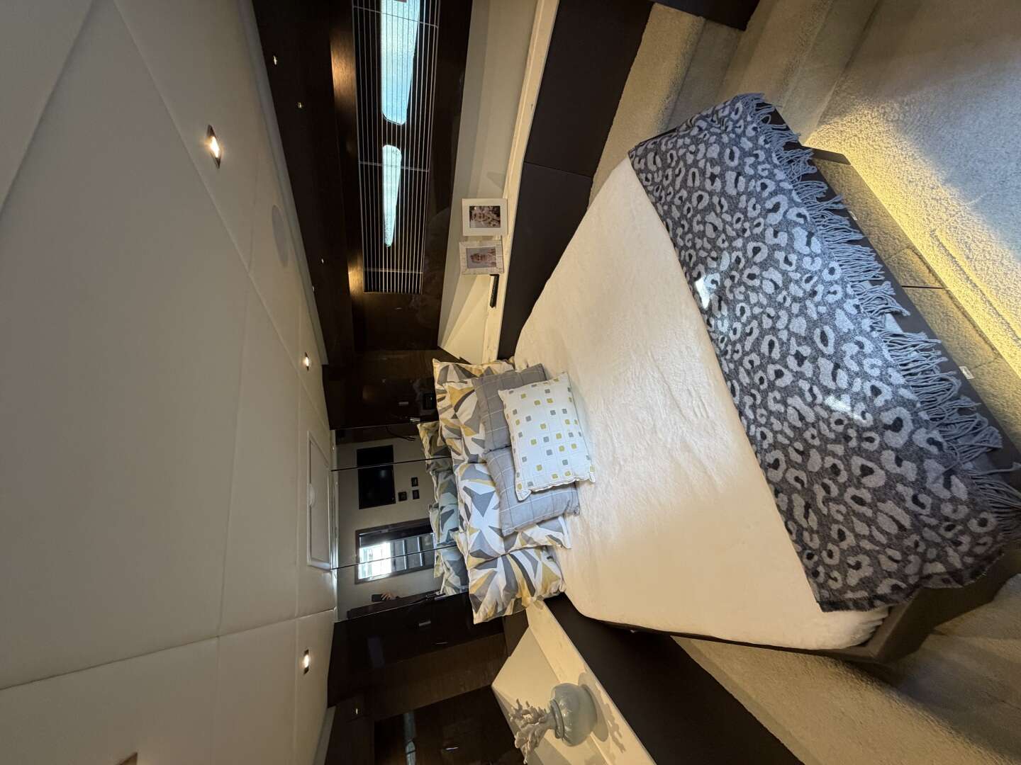 2020 Cruisers Yachts 50 CANTIUS - Image 14