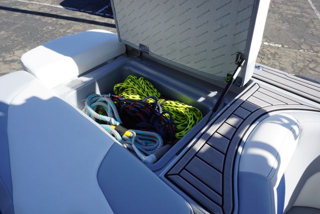 2023 MasterCraft XT22 T - 15