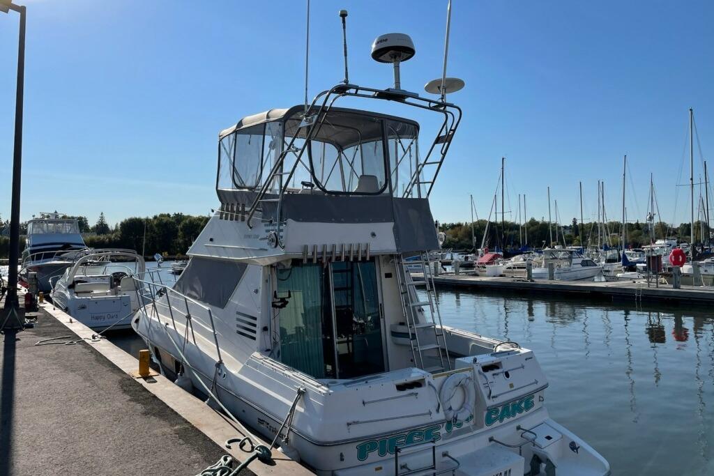 1994 Cruisers Yachts 3380 Esprit