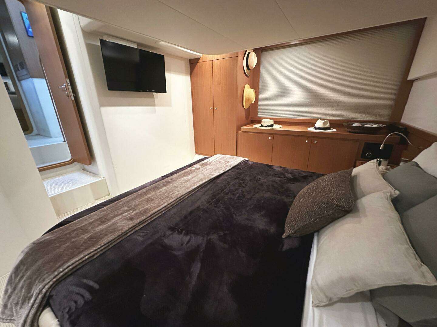2014 Ferretti Yachts 530 - Image 27