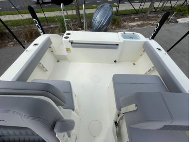 2025 Cobia 220 Dual Console - 27