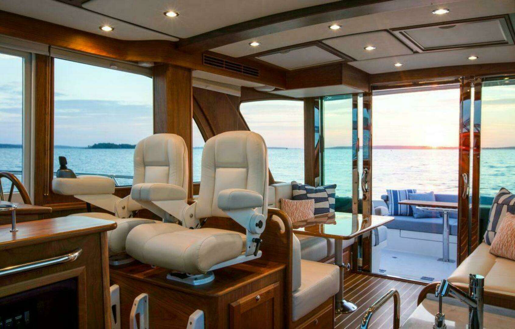2027 Sabre 43 Salon Express - Image 16