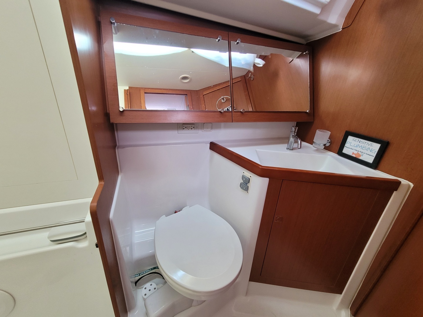 2015 Beneteau Oceanis 45 - Image 28
