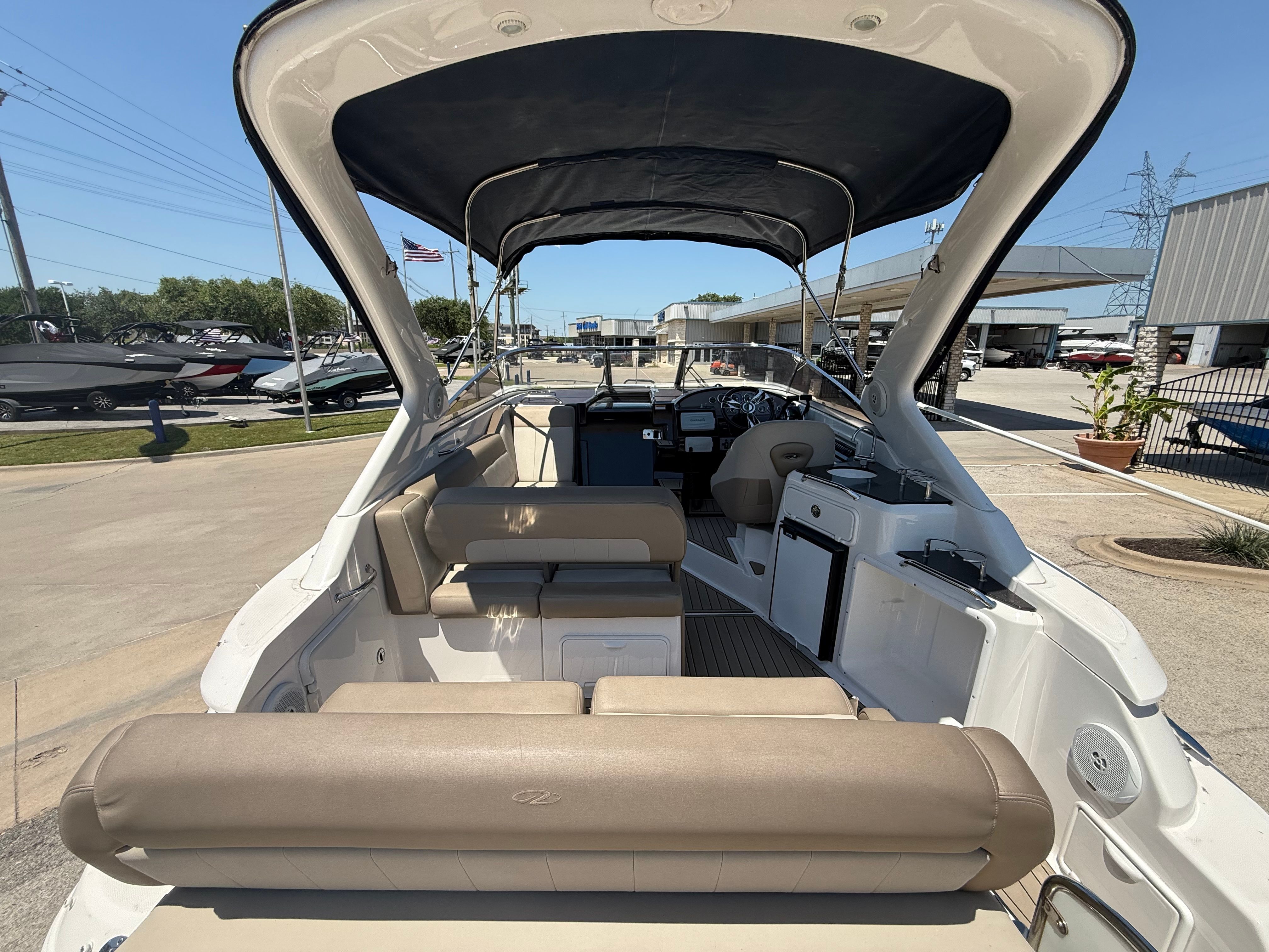 2015 REGAL 30 EXPRESS - Image 17