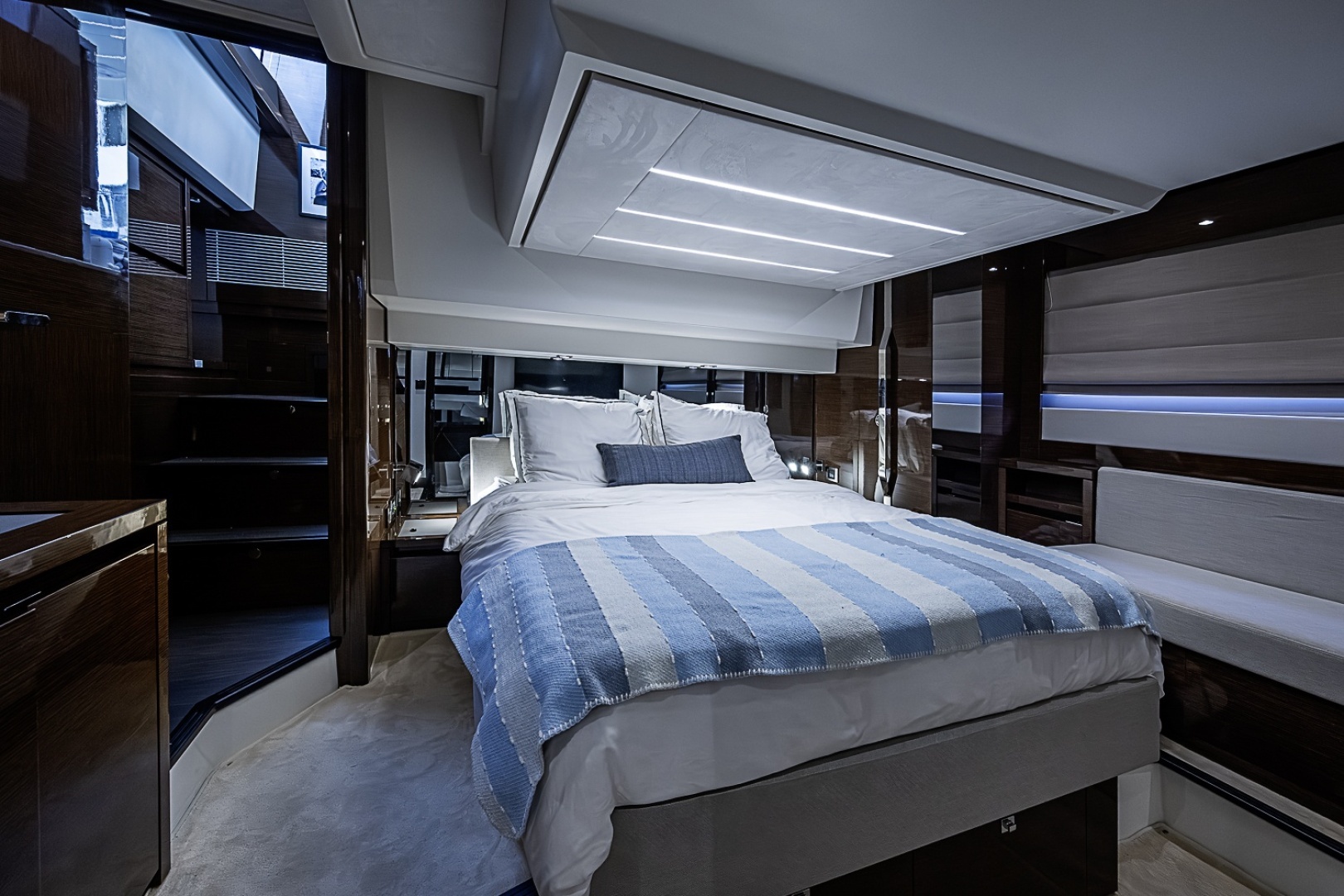 2021 Prestige 520 - Image 34