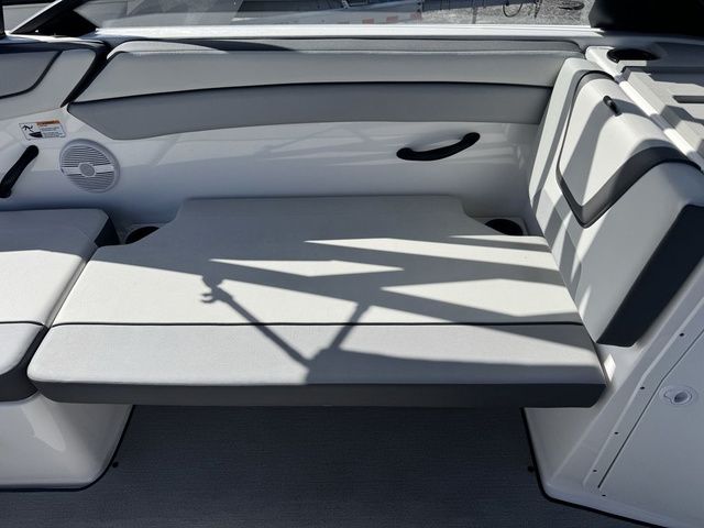 2026 Yamaha Boats AR220 - 13