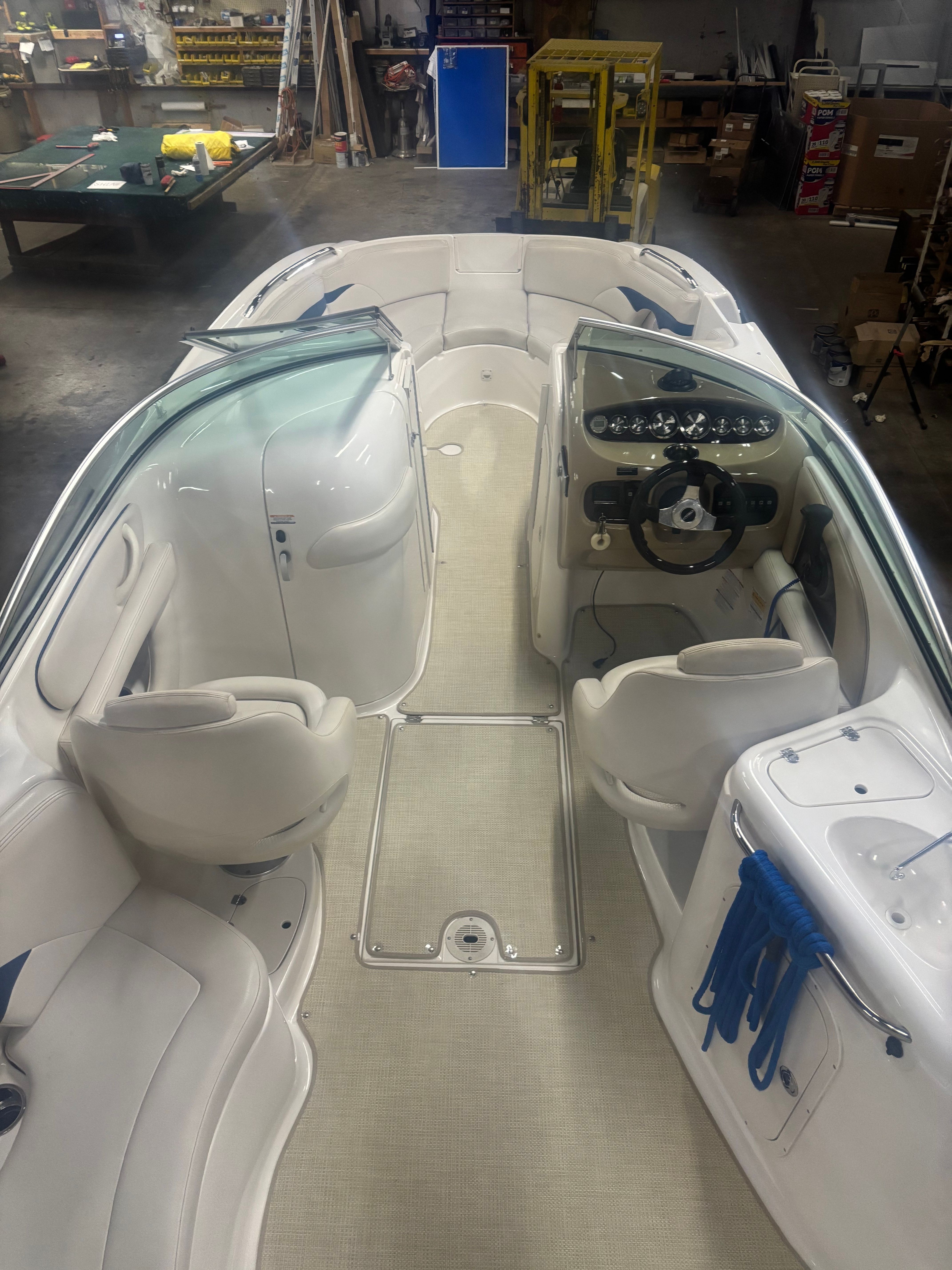2003 Chaparral Sunesta 243 - 13