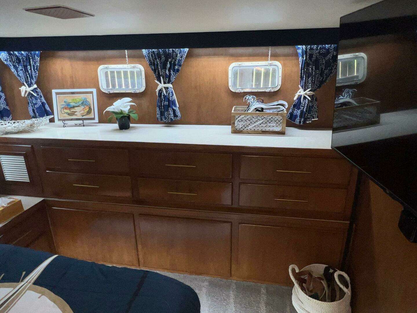 1988 Hatteras Motor Yacht - Image 93