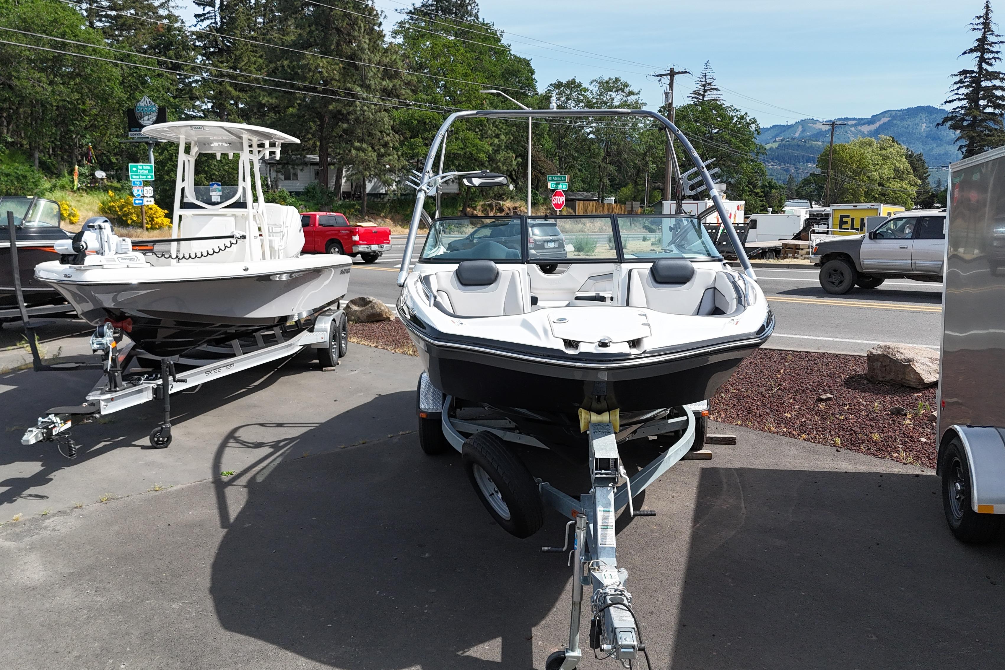 2016 Yamaha Boats 212X on trailer in outdoor dealership lot.