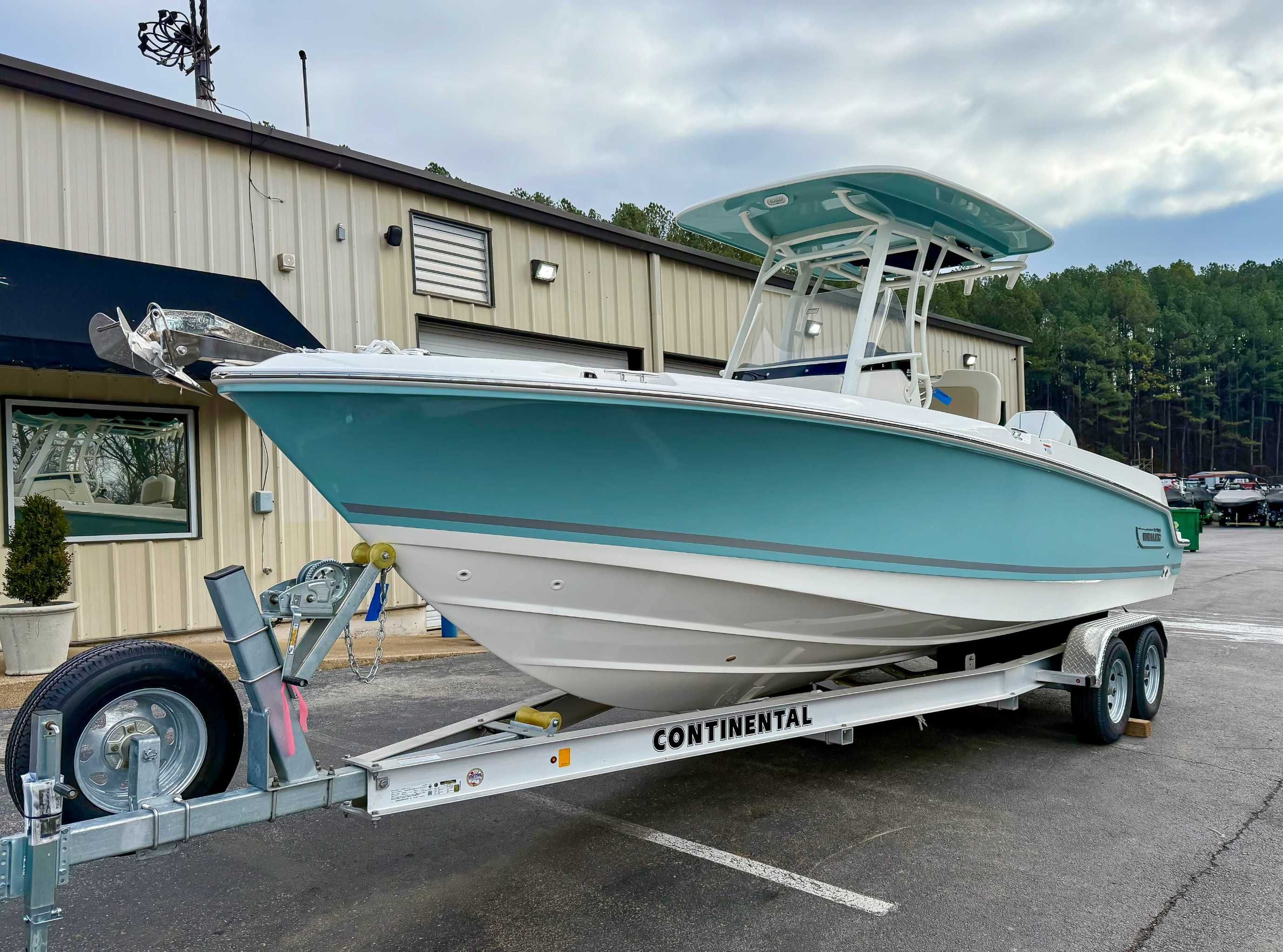 2025 Boston Whaler 230 Outrage - 3