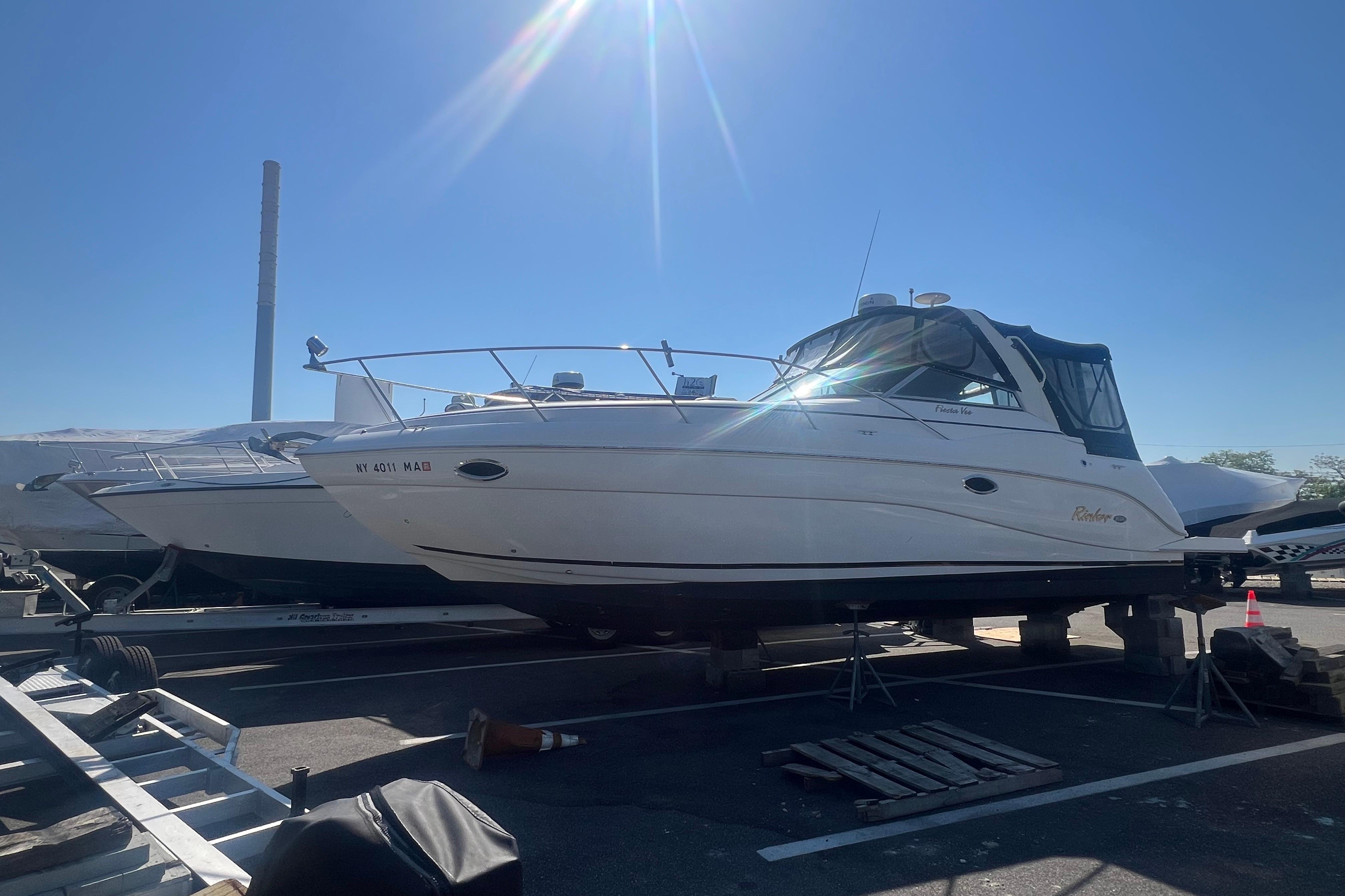 2005 Rinker Fiesta Vee 320
