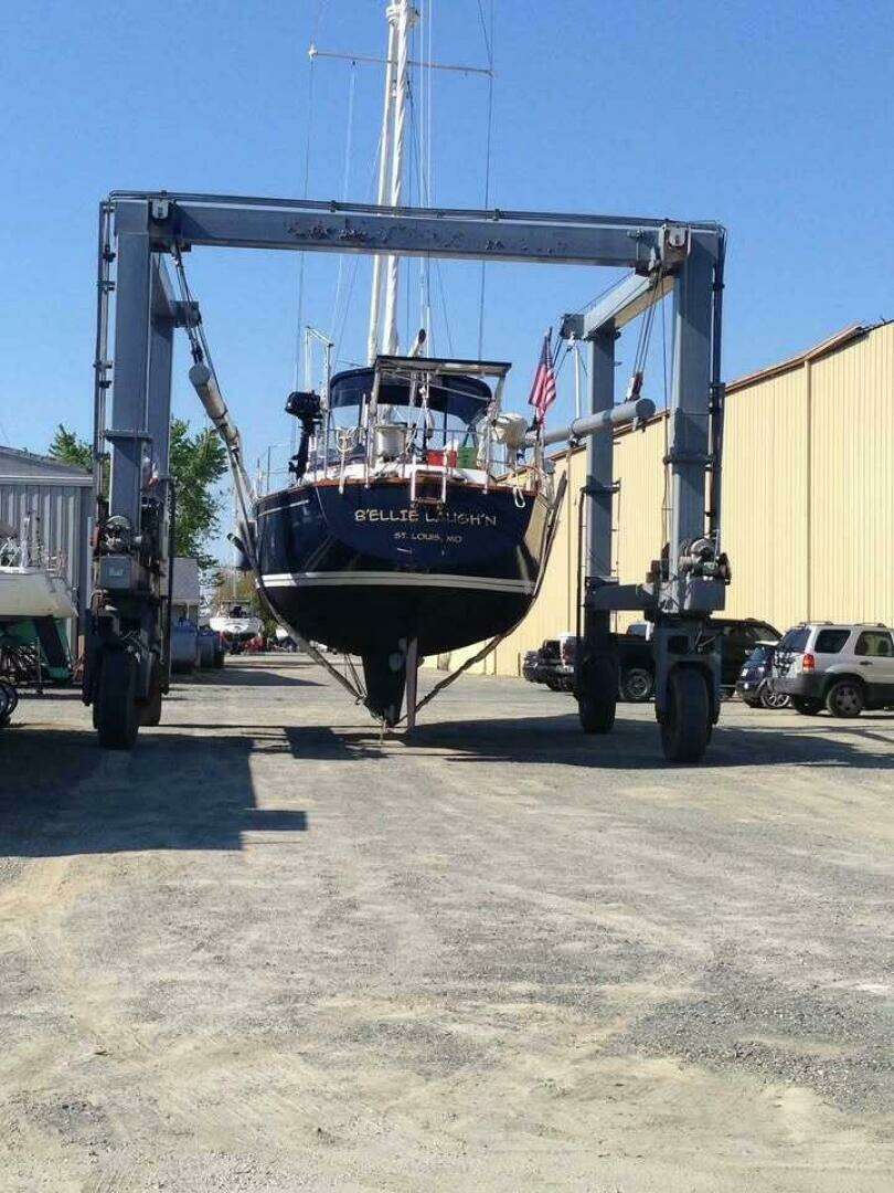 1986 Endeavour 42 CC - Image 3