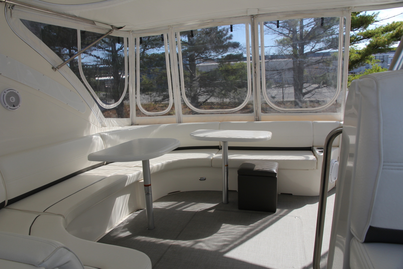 2007 Cruisers Yachts 520 EXPRESS - Image 5