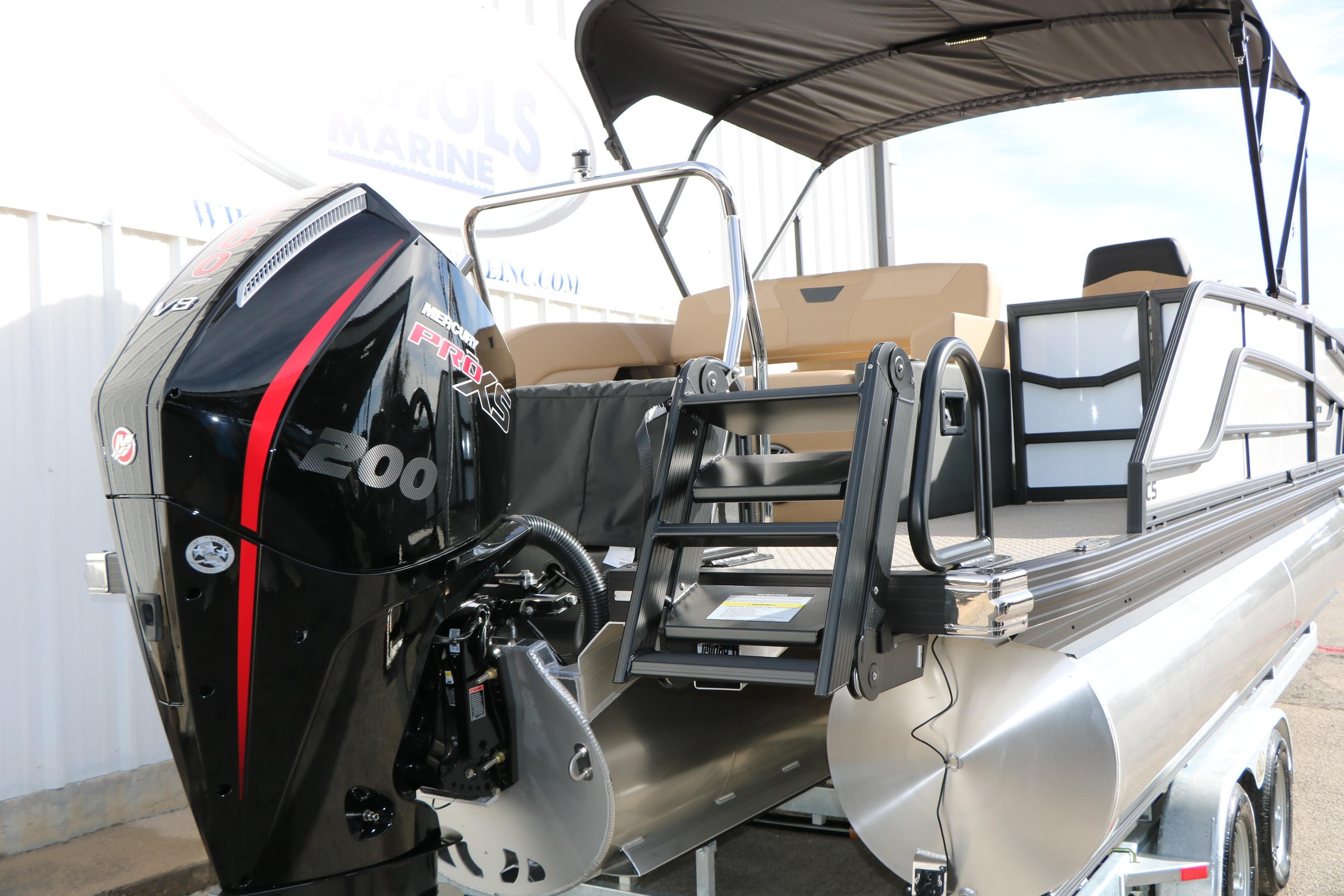 2026 Evotti 523CS boat with powerful Mercury Pro XS 200 engine, sleek design.
