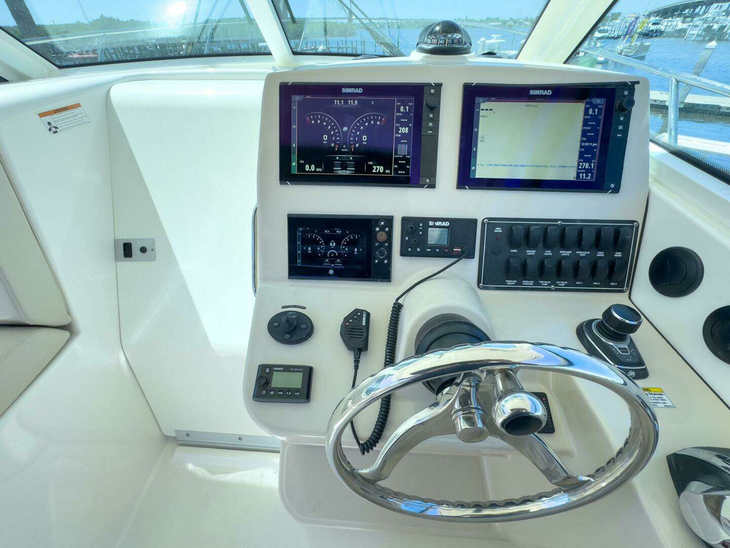2018 Boston Whaler 315 Conquest - Image 23
