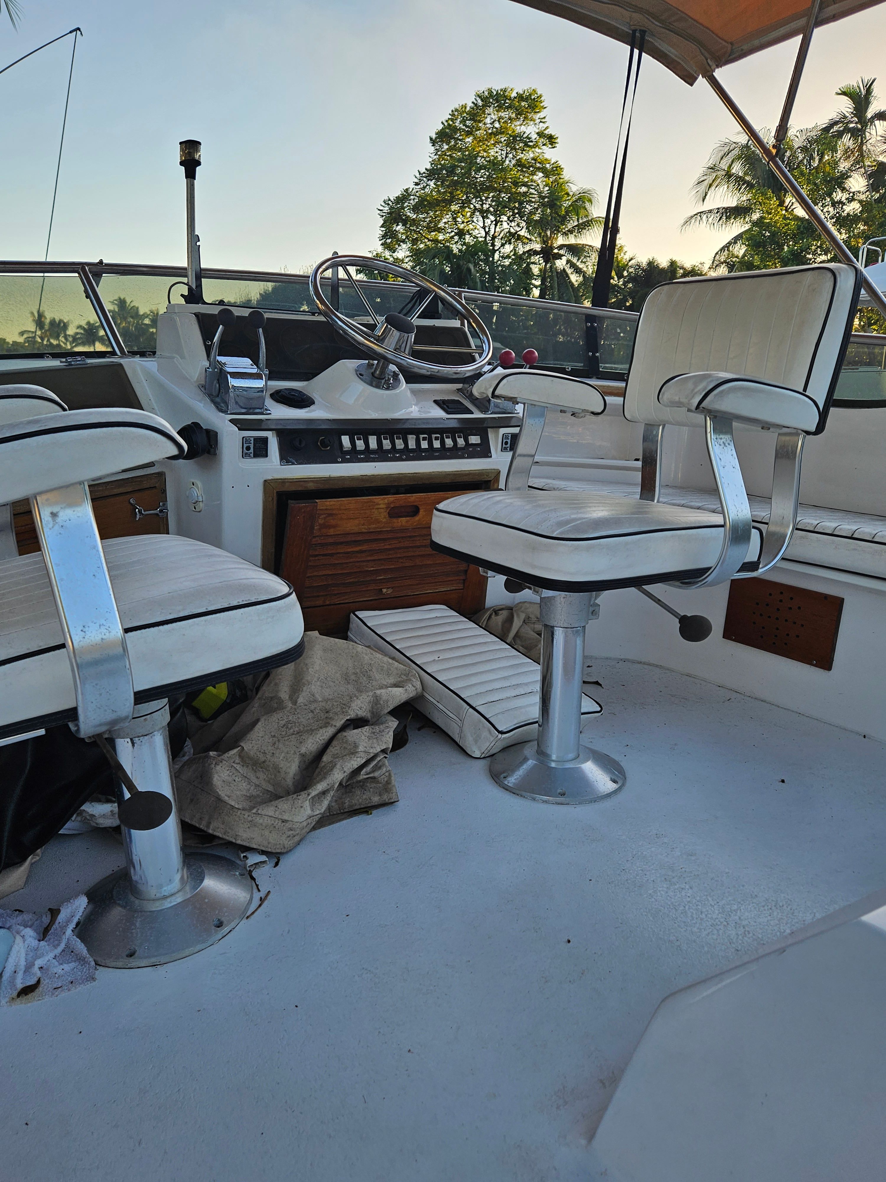 Interior of a 1990 Blackfin 29SF with white seats and a steering console.