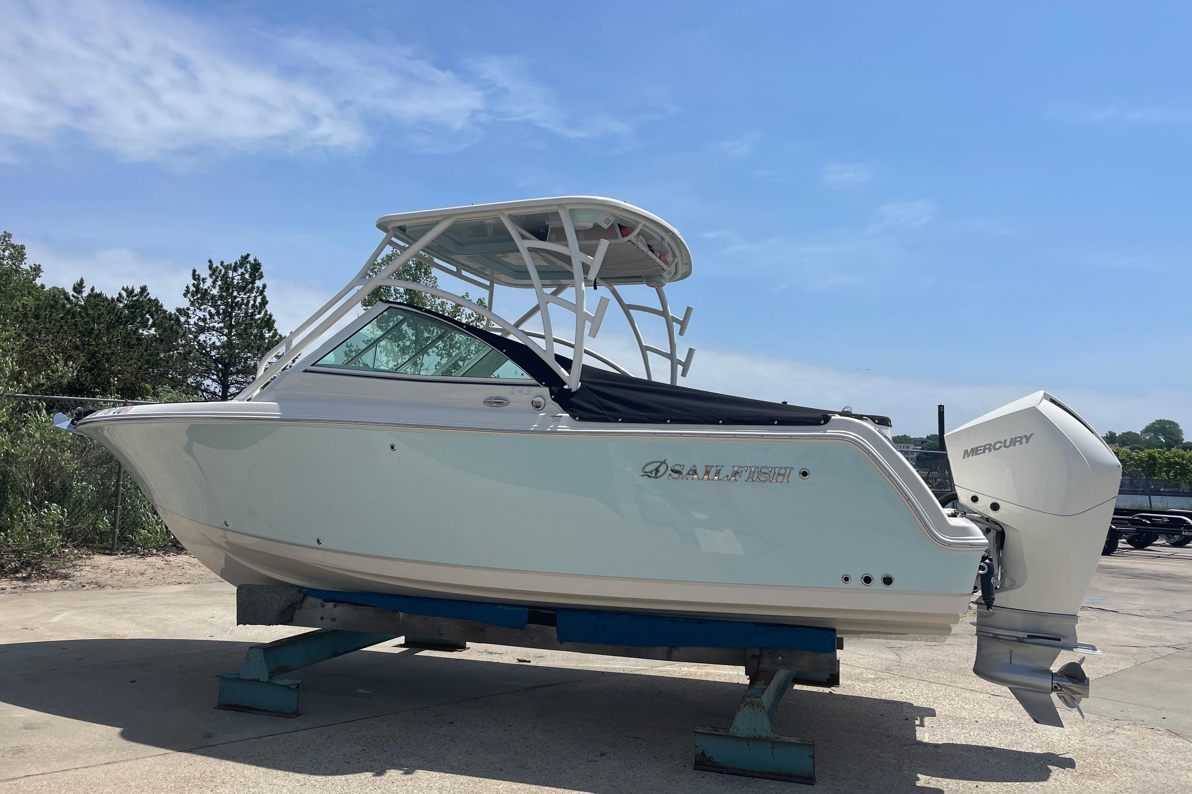 2022 Sailfish 245 DC