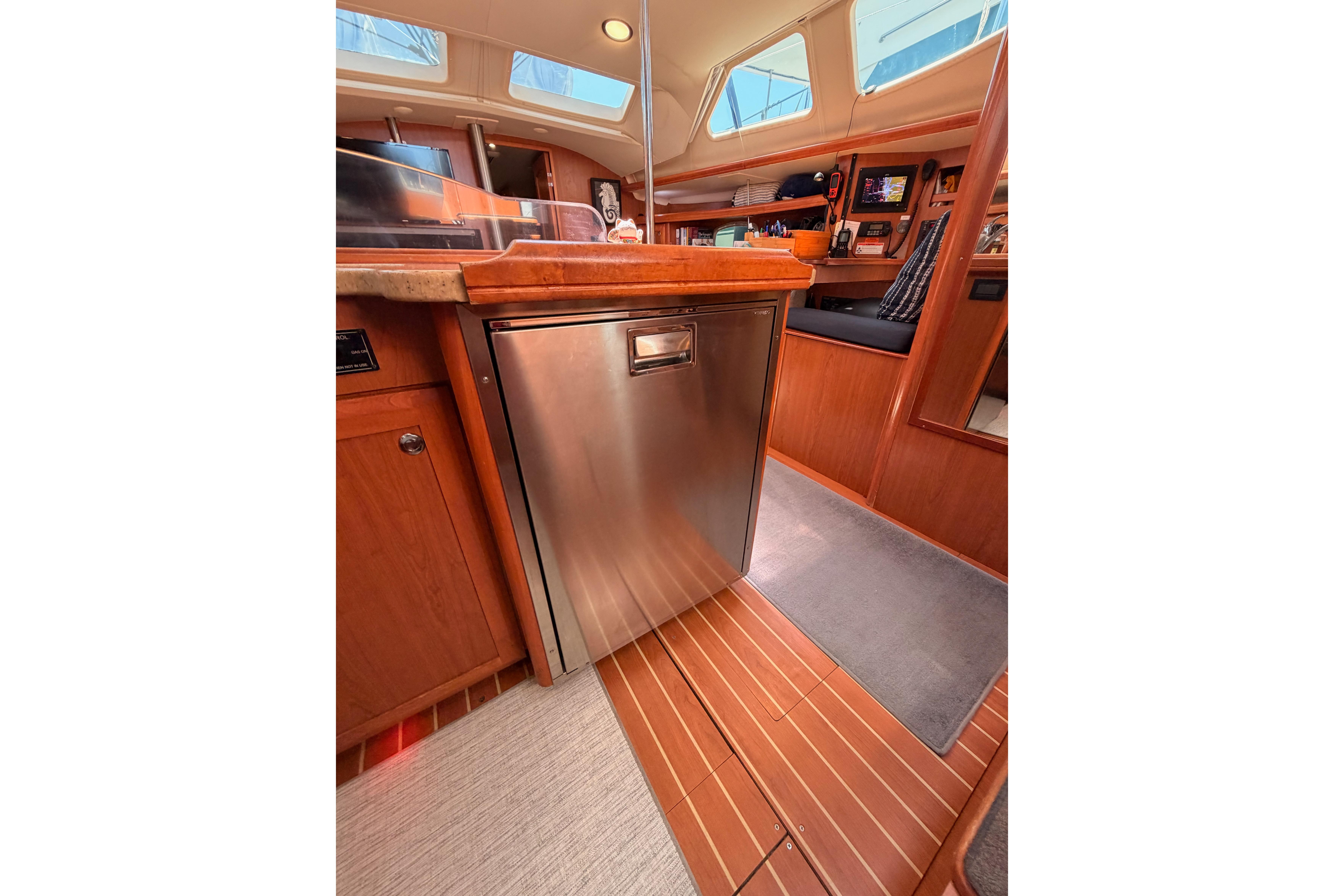 Interior of 2008 Hunter 45 Deck Salon yacht, featuring a modern kitchen area.