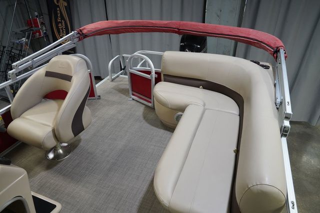 2017 Sun Tracker Party Barge 18 DLX - 17