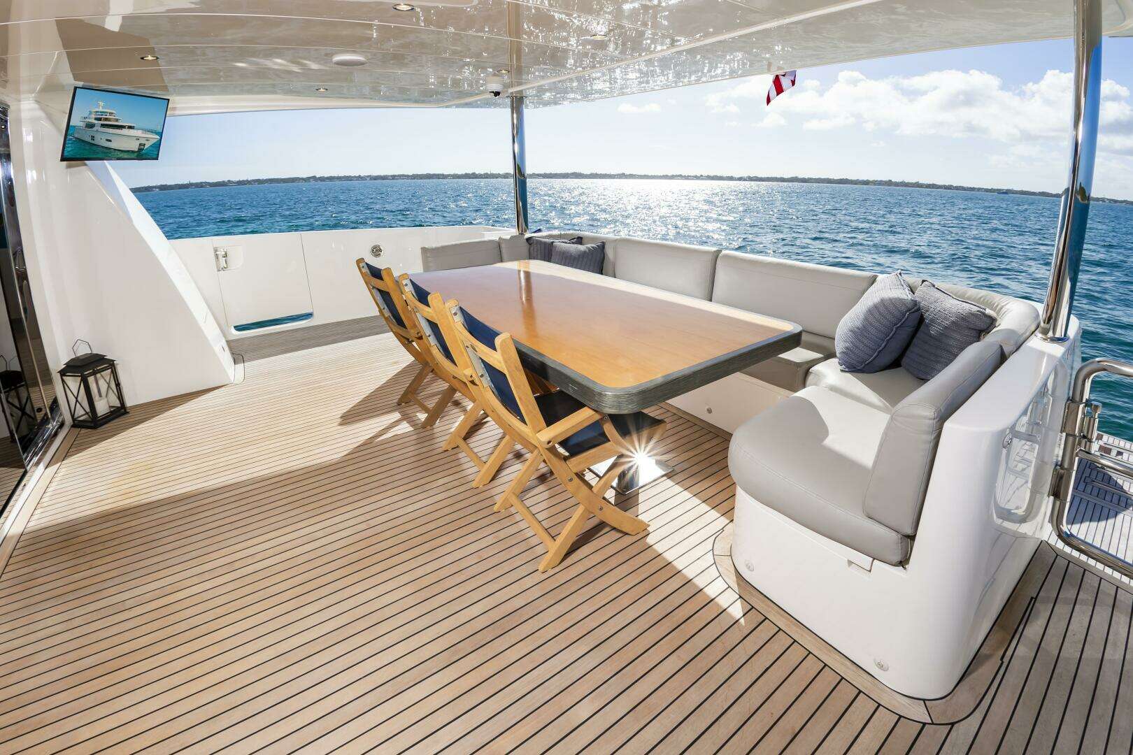 2017 Johnson 93 Flybridge - Image 25