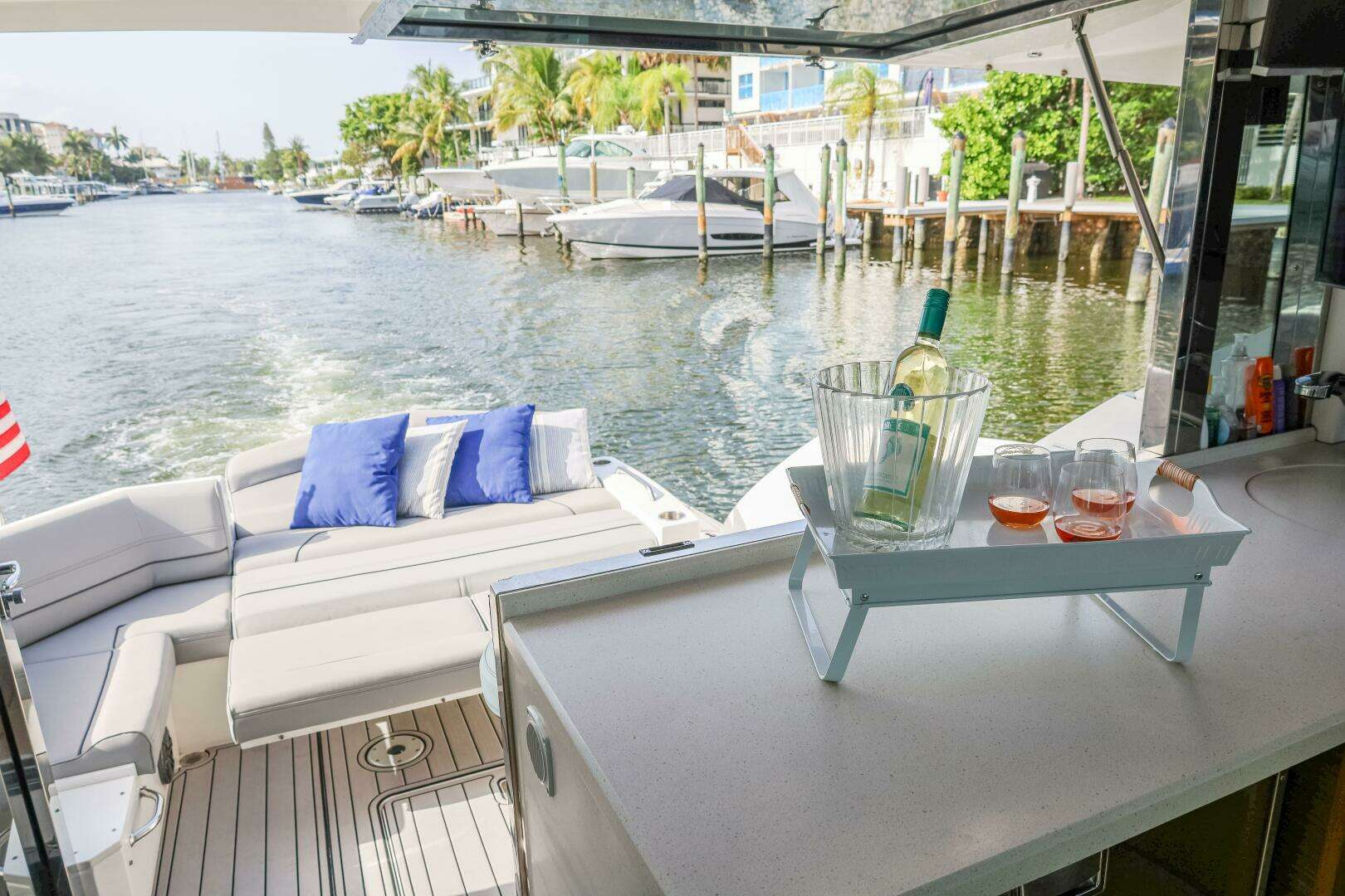 2014 Cruisers Yachts 45 Cantius - Image 33