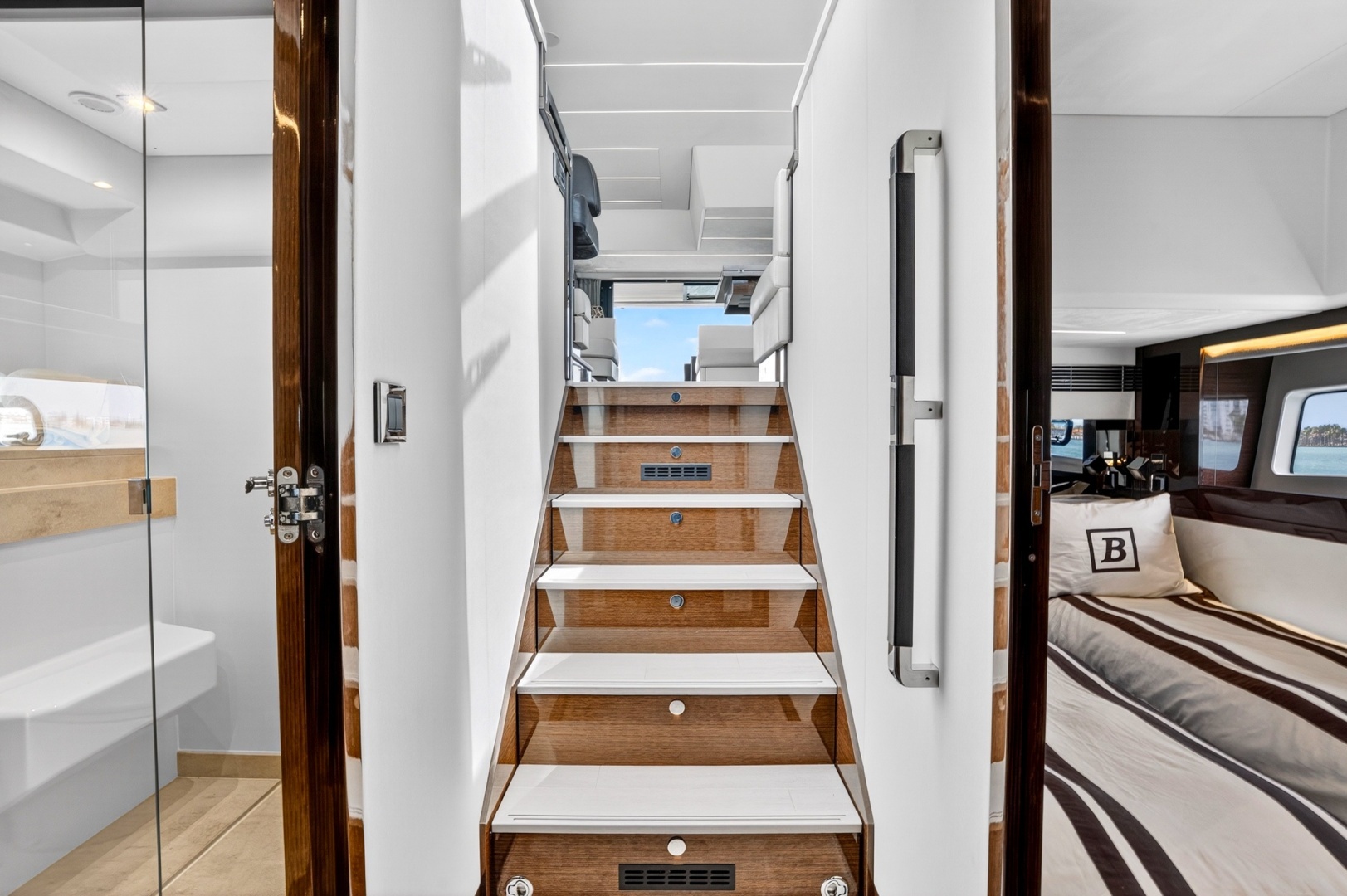 2023 Prestige 590 - Image 59