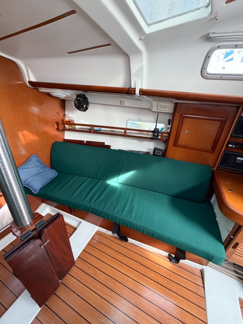 2007 Beneteau 323 - Image 24
