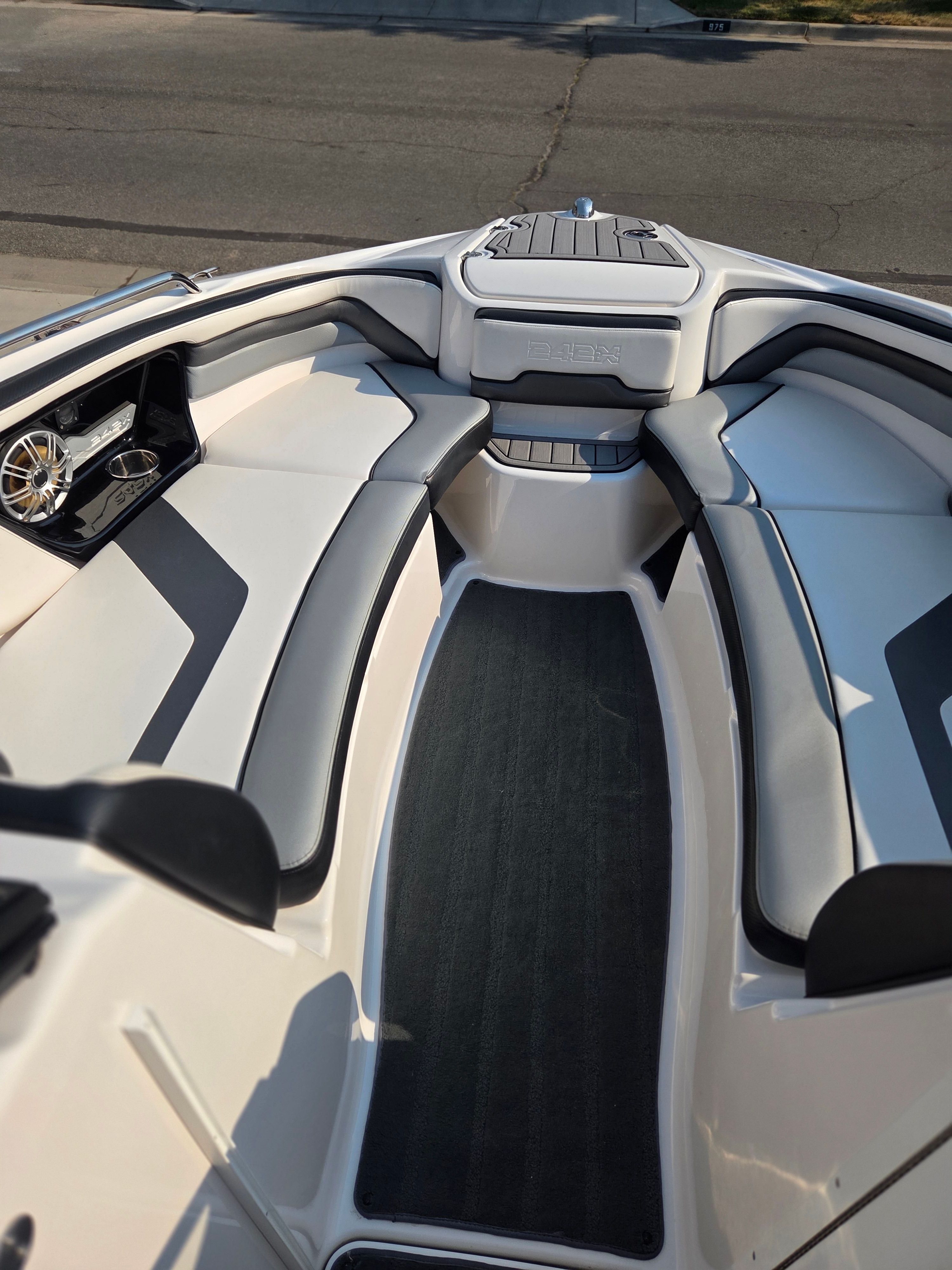 The image shows the bow of a 2016 Yamaha 242X E-Series boat with cushioned seating.