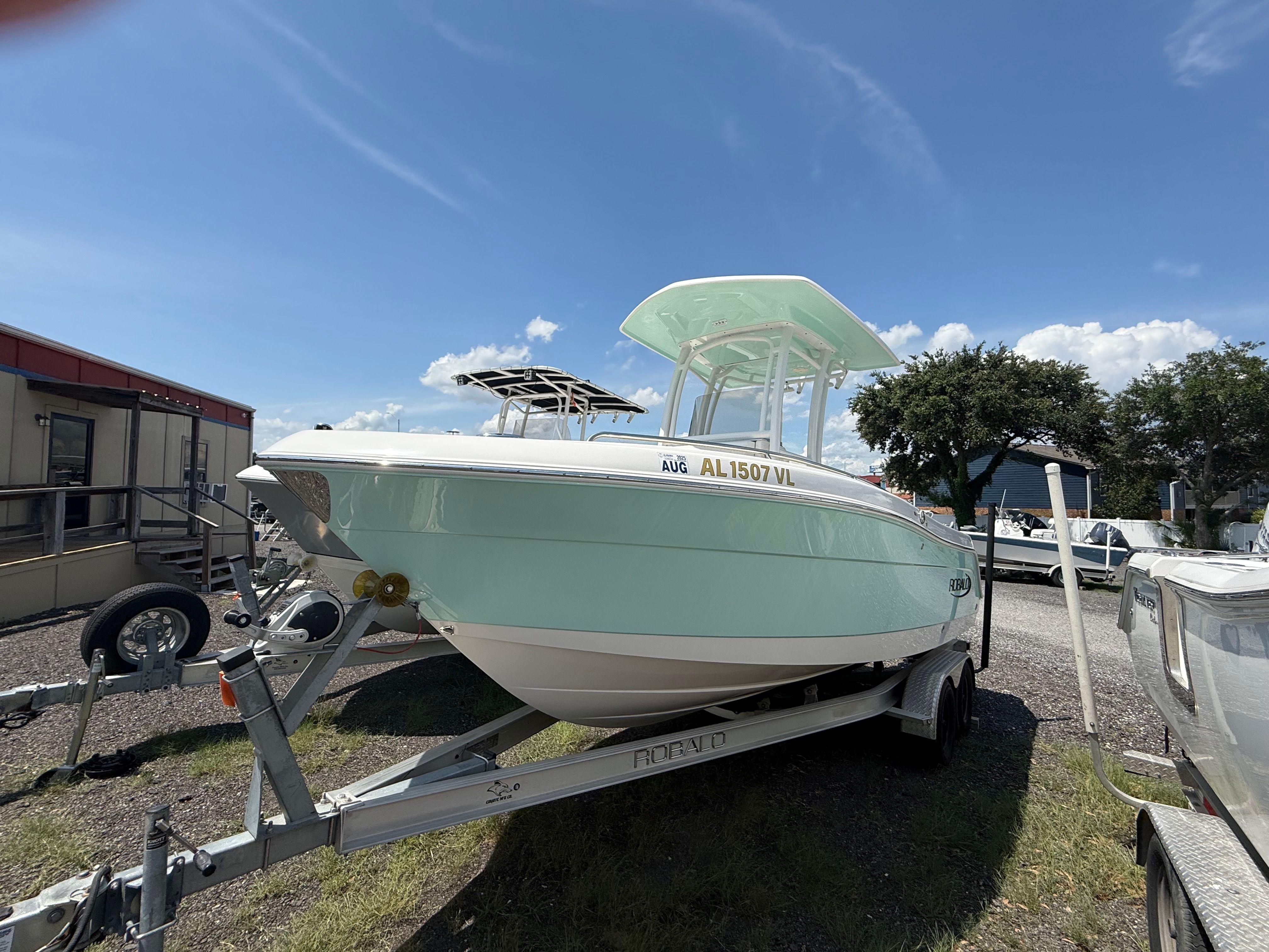 2022 Robalo R222 Explorer