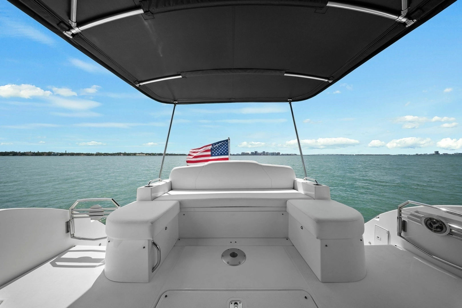 2014 Cruisers Yachts 48 Cantius - Image 6