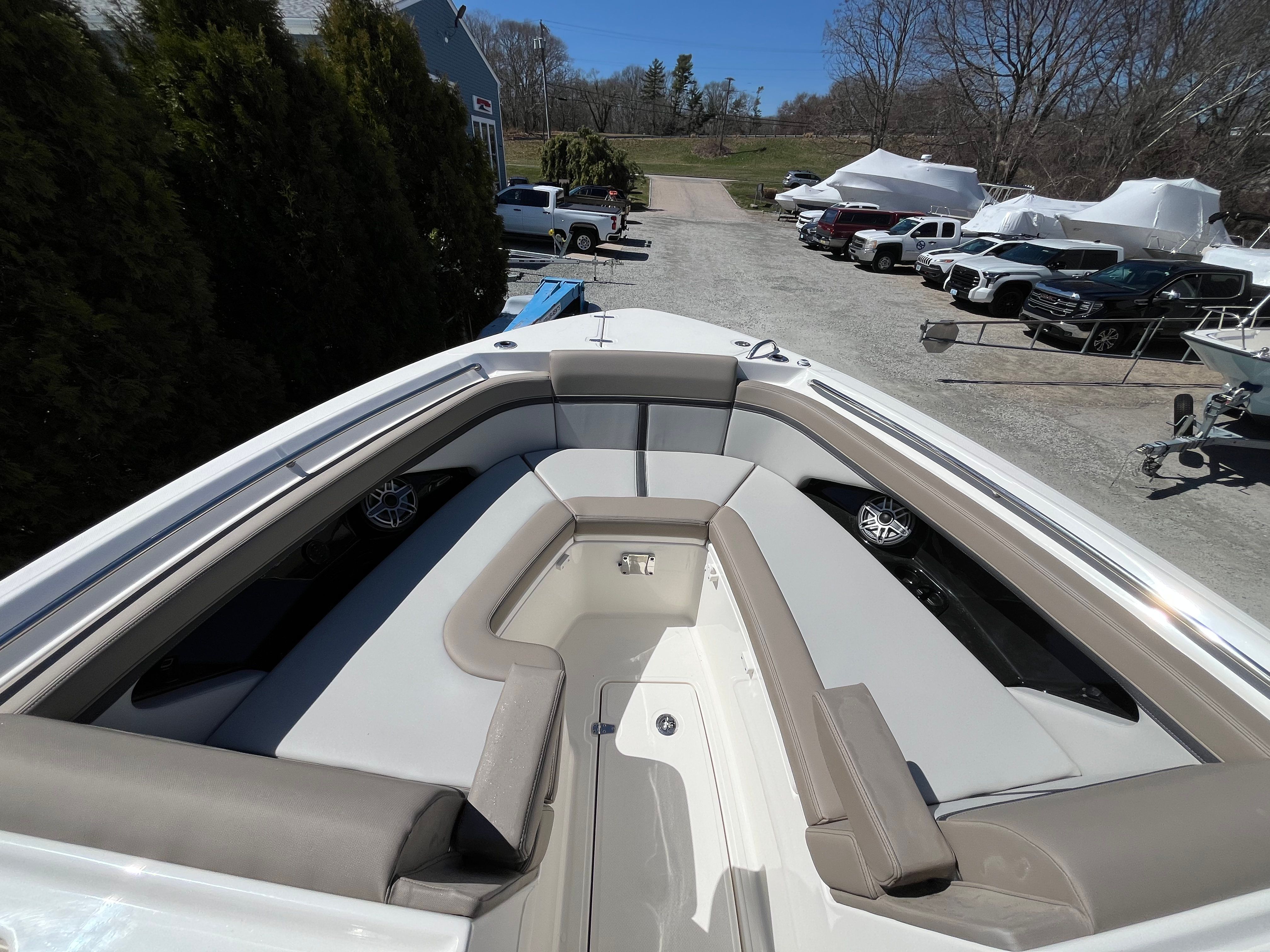 2026 Boston Whaler 330 Vantage - 27