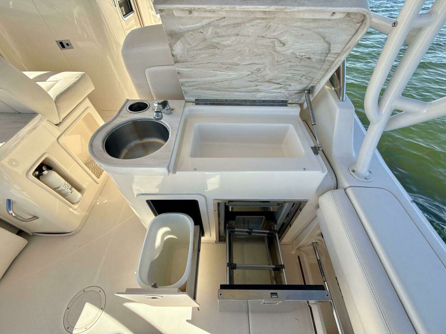 2016 Grady-White 307 Freedom - Image 12