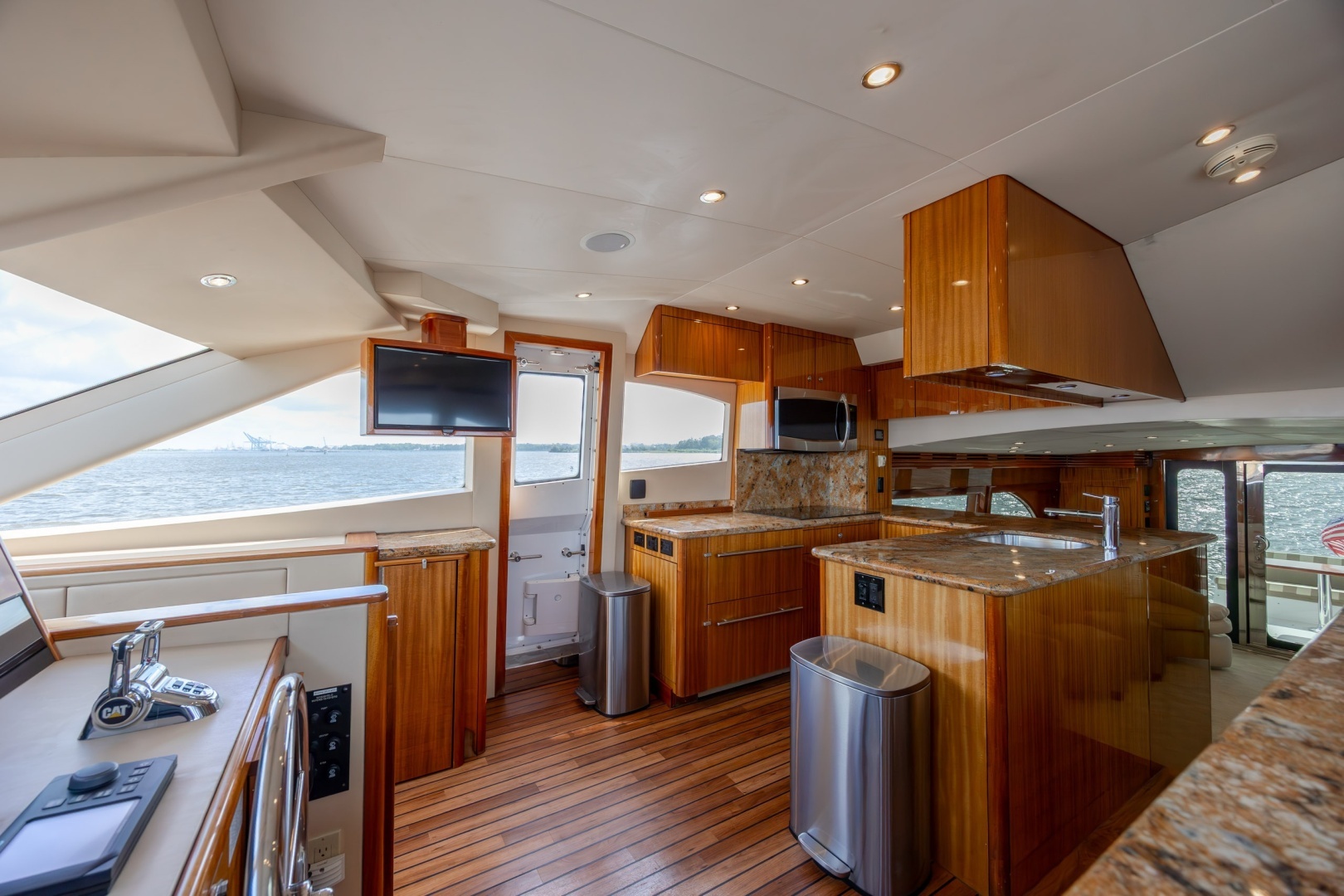 2008 Hatteras Motor Yacht - Image 91