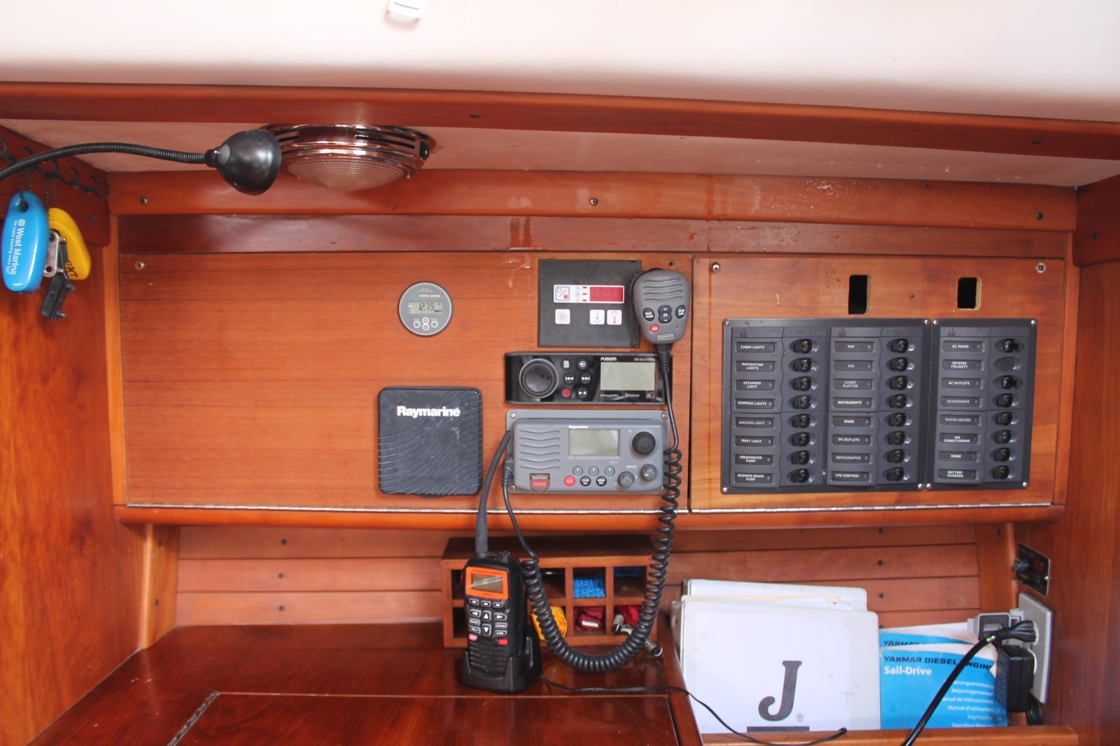 2004 J Boats J/109 Shoal - Image 6