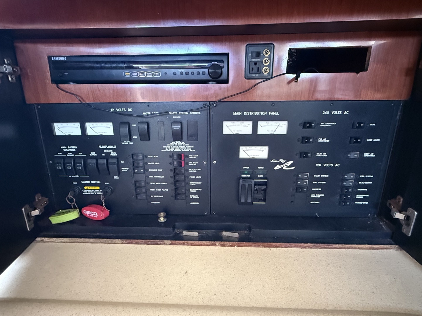 2001 Sea Ray 450 Express Bridge - Image 16