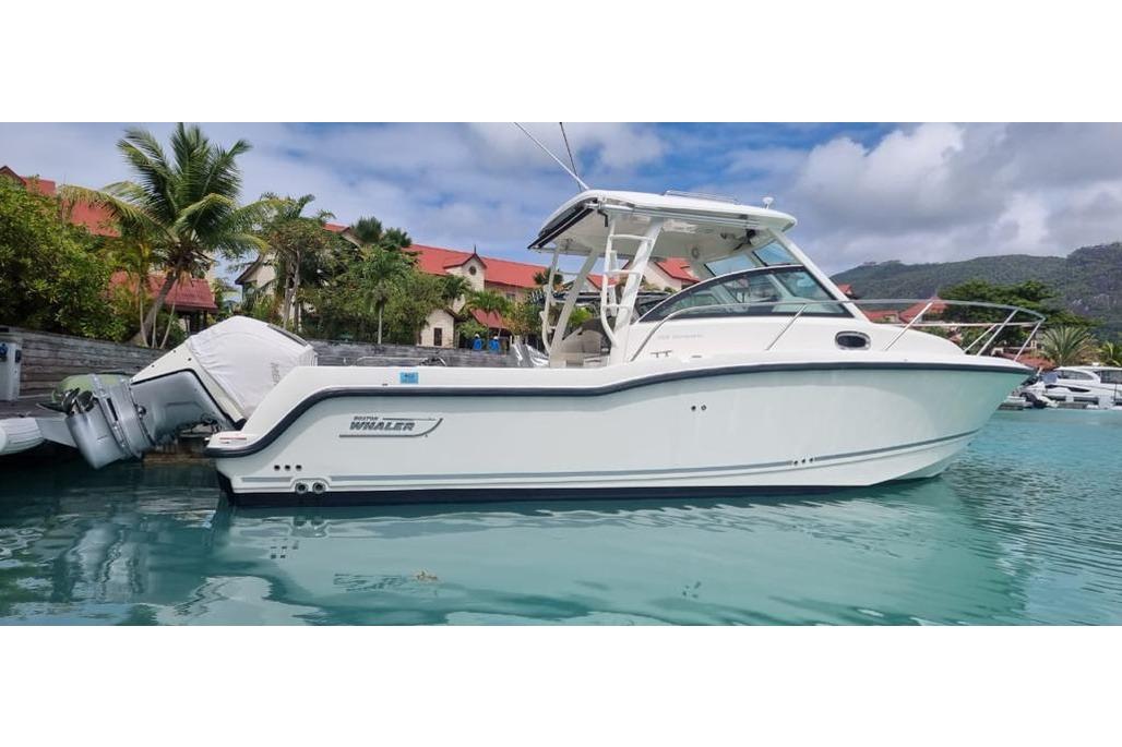 2022 Boston Whaler 285 Conquest