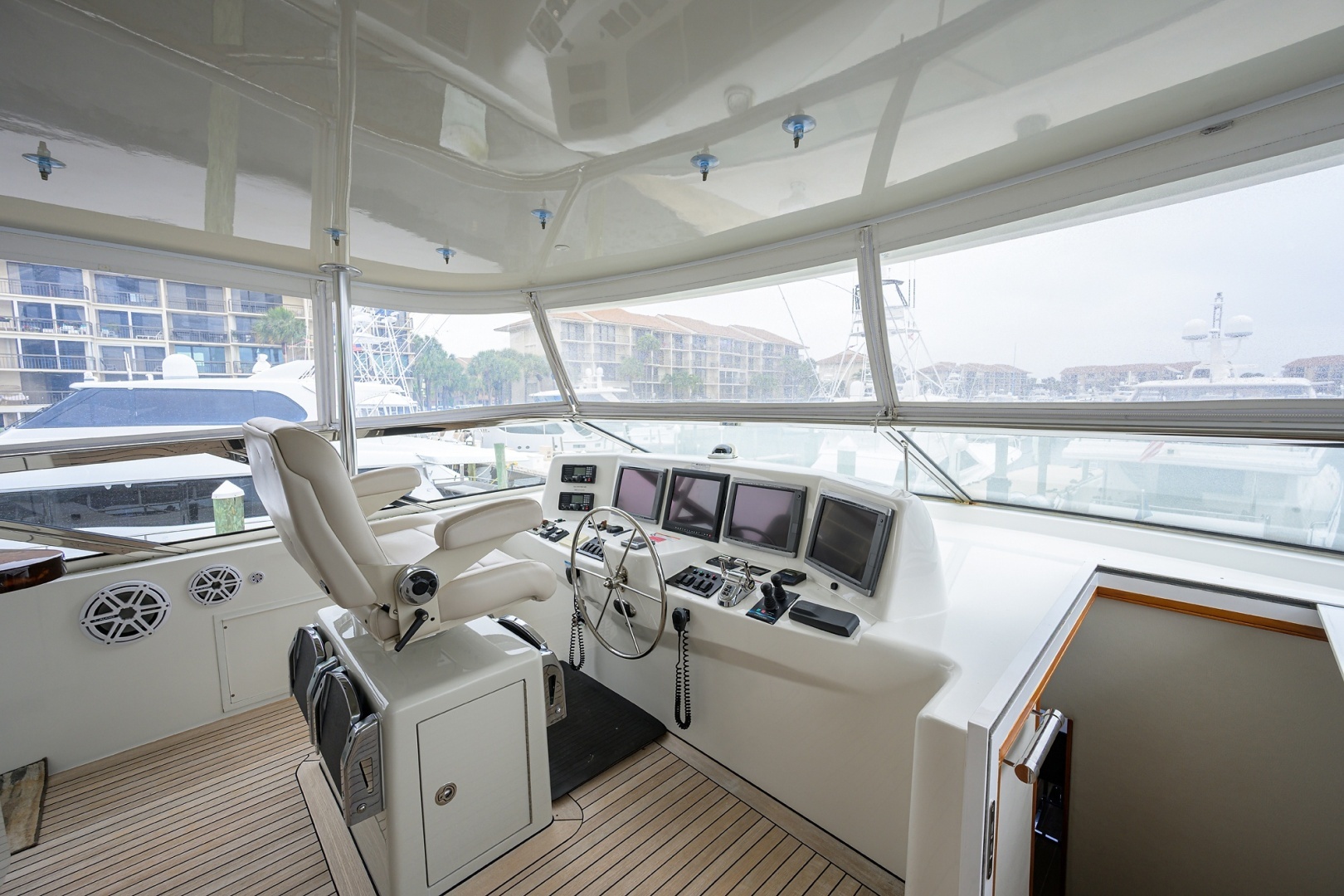 2013 Hatteras 80 Motor Yacht - Image 53