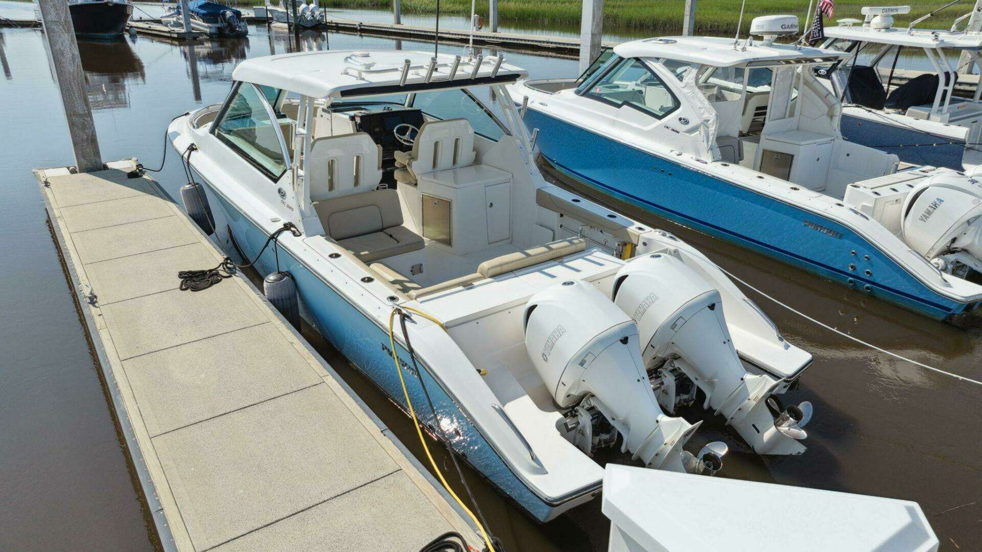 2018 Pursuit 325 DC - Image 11