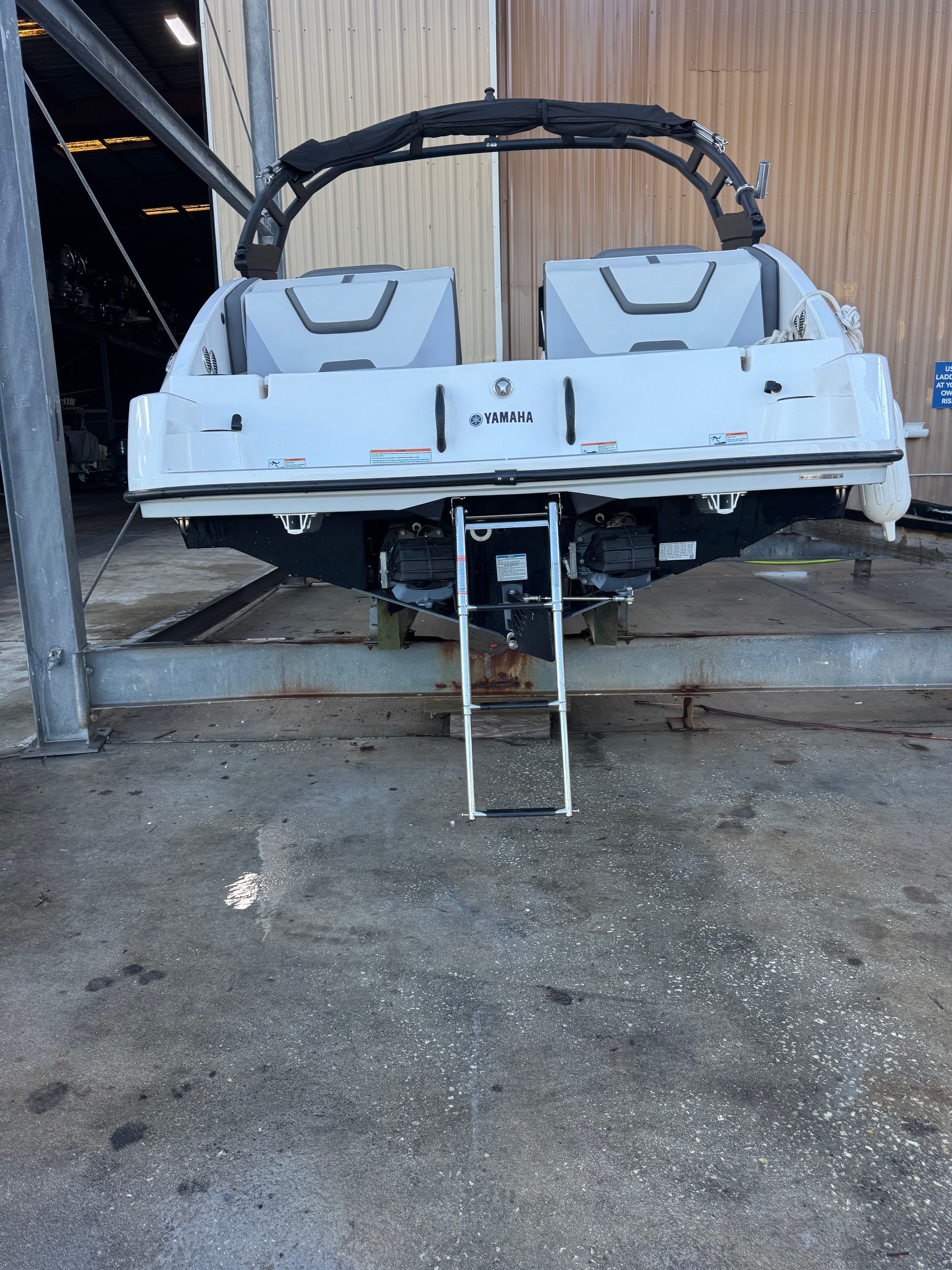 2023 Yamaha Boats AR220 - 19