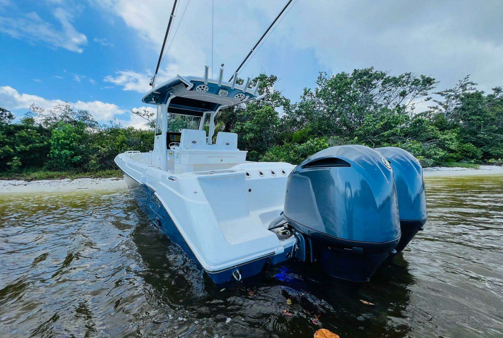 2012 Everglades 295 Center Console - Image 9
