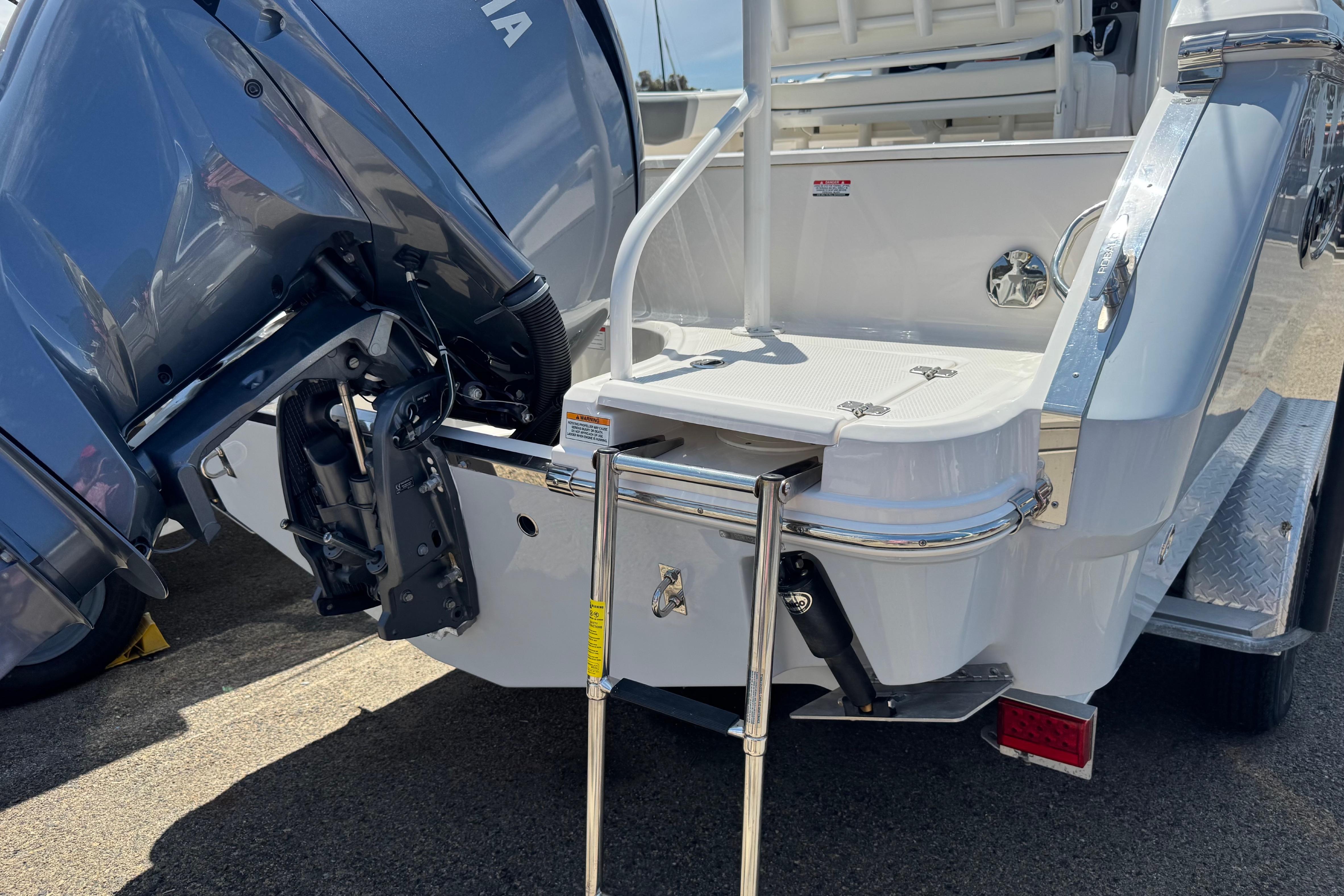 2022 Robalo R230 Center Console boat with Yamaha outboard motor and swim ladder.