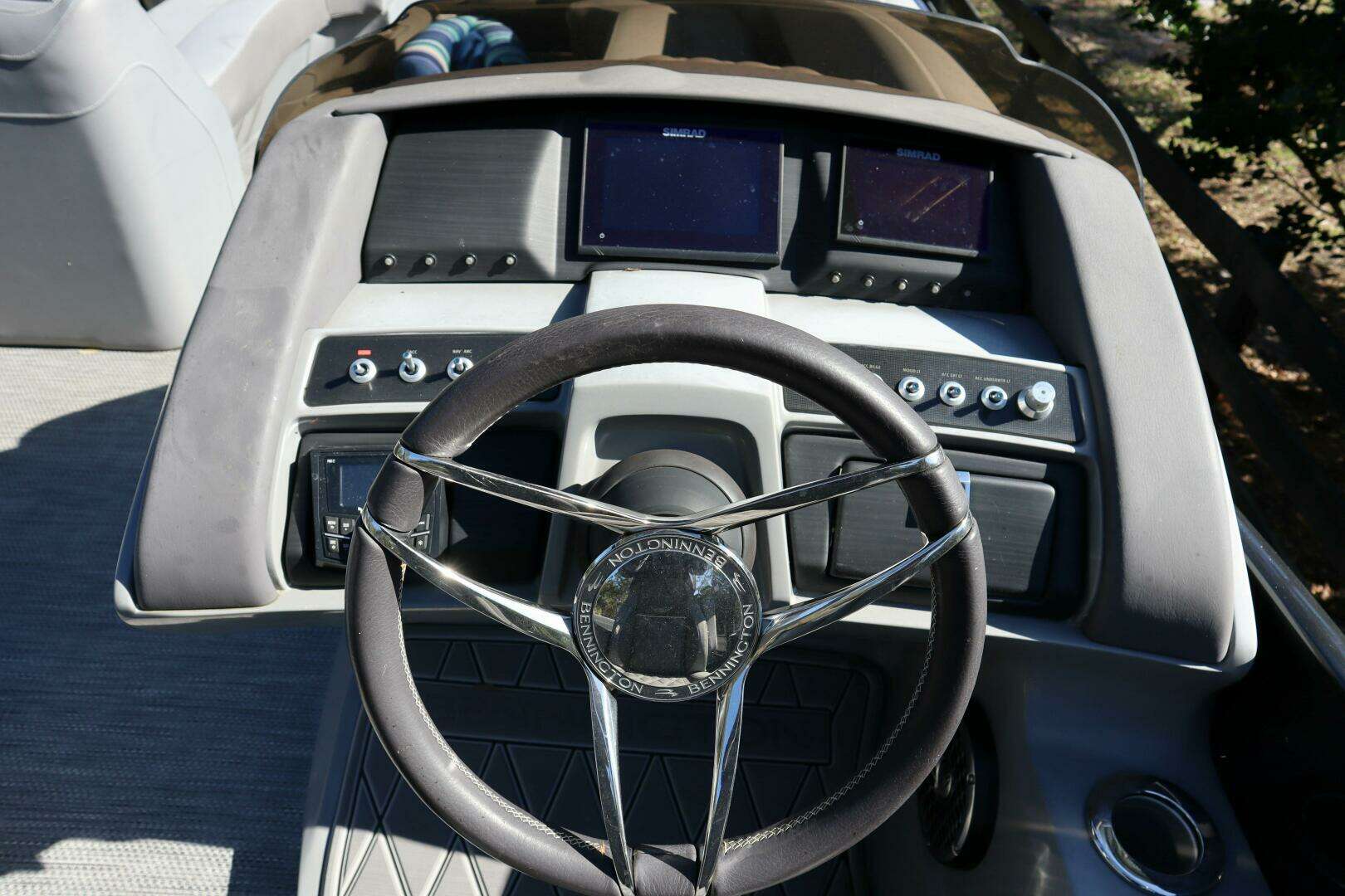 2021 Bennington RX25 Sport - Image 9