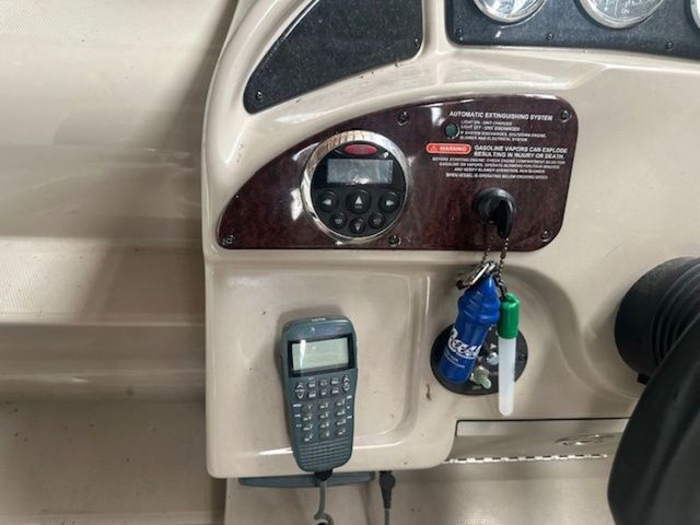 2006 Sea Ray Sundancer 260 - 11