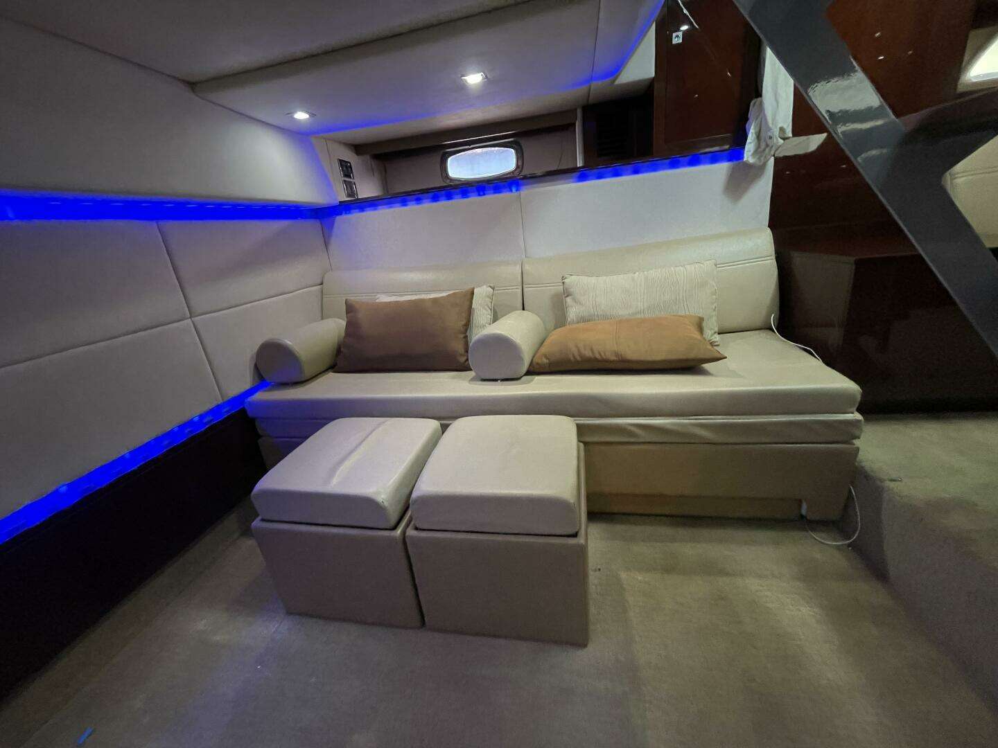 2010 Sea Ray 450 Sundancer - Image 79