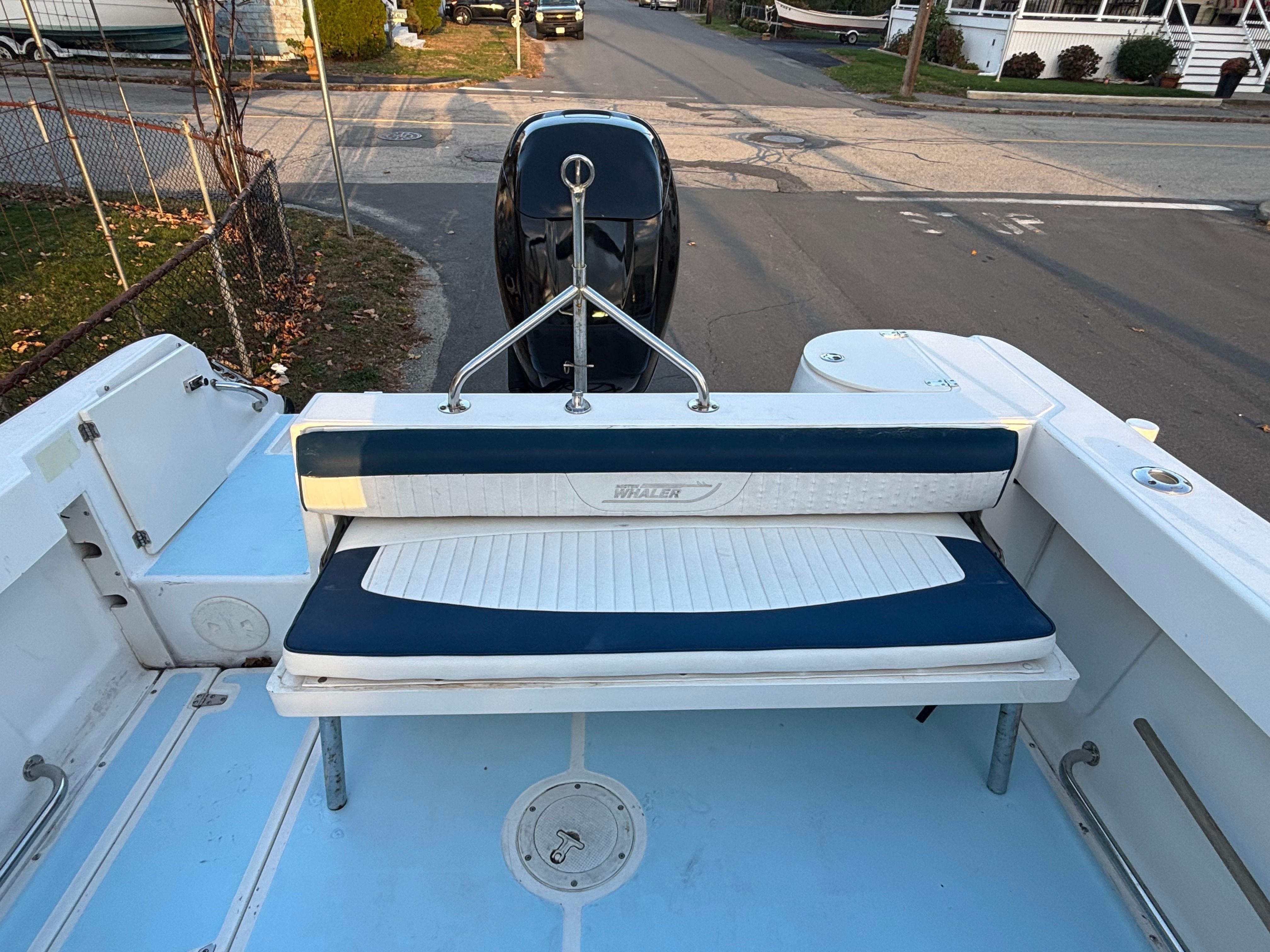 2005 Boston Whaler 210 Ventura - 13